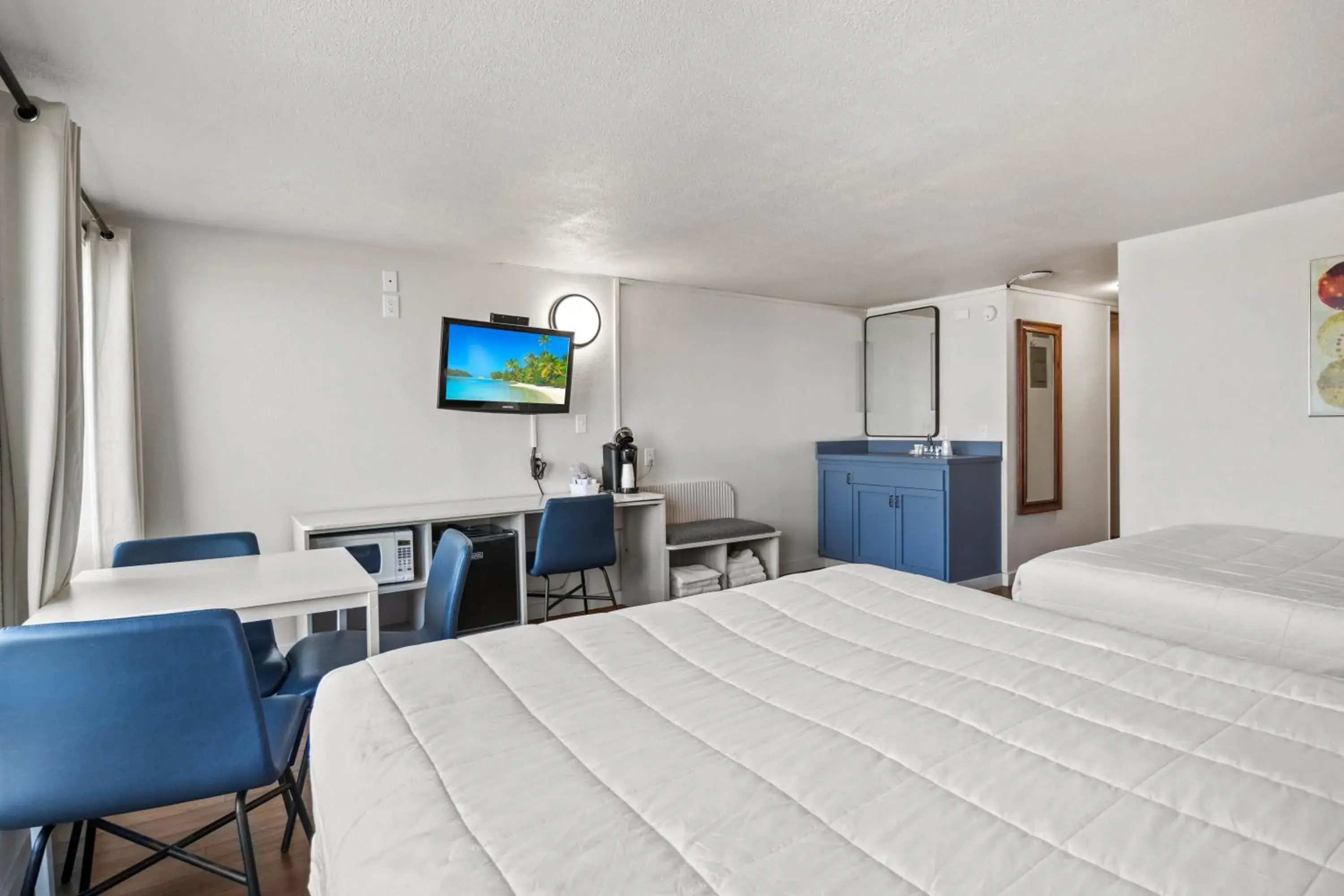 Bed in Seagull Beachfront Inn Bed in Seagull Beachfront Inn