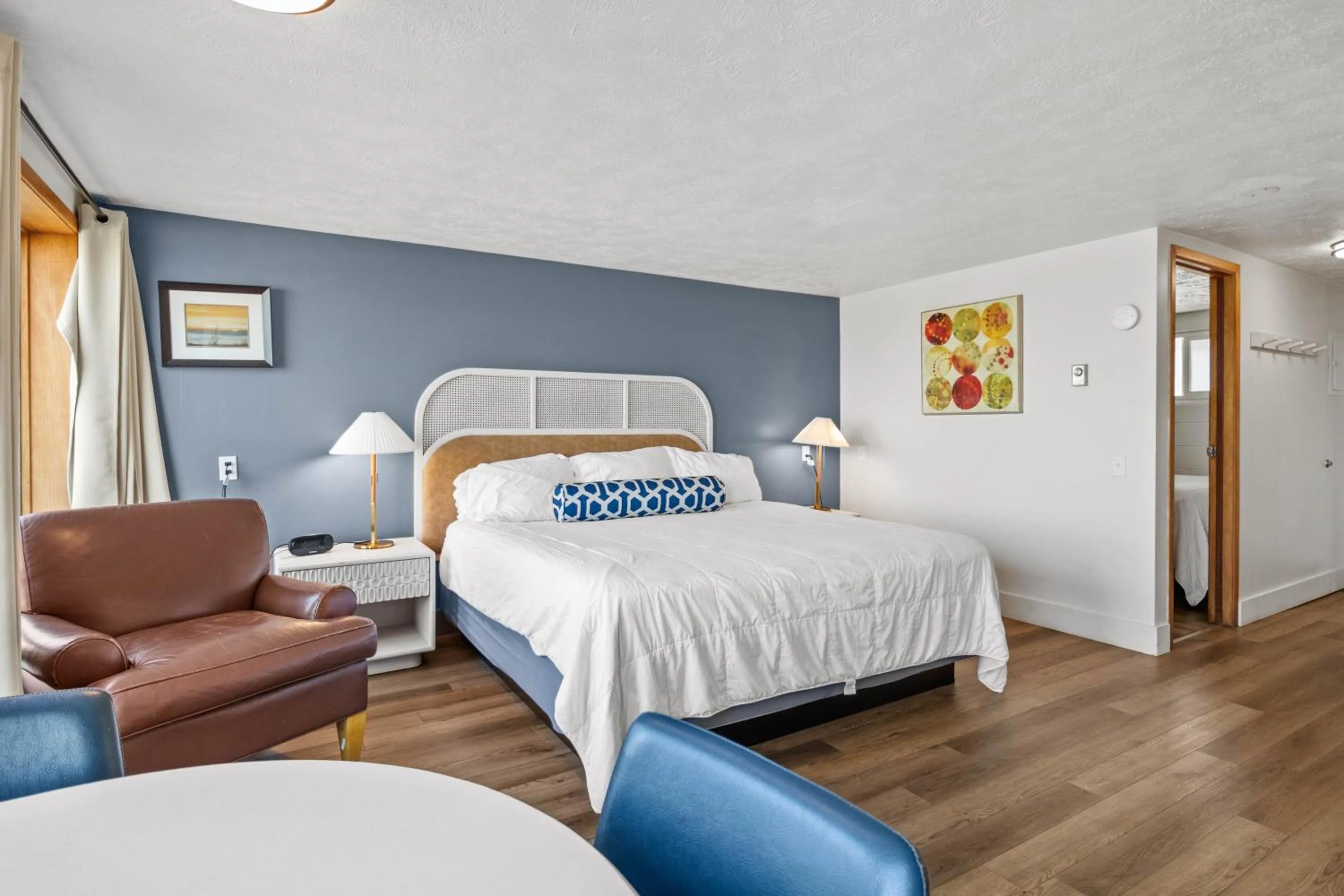 Bed in Seagull Beachfront Inn