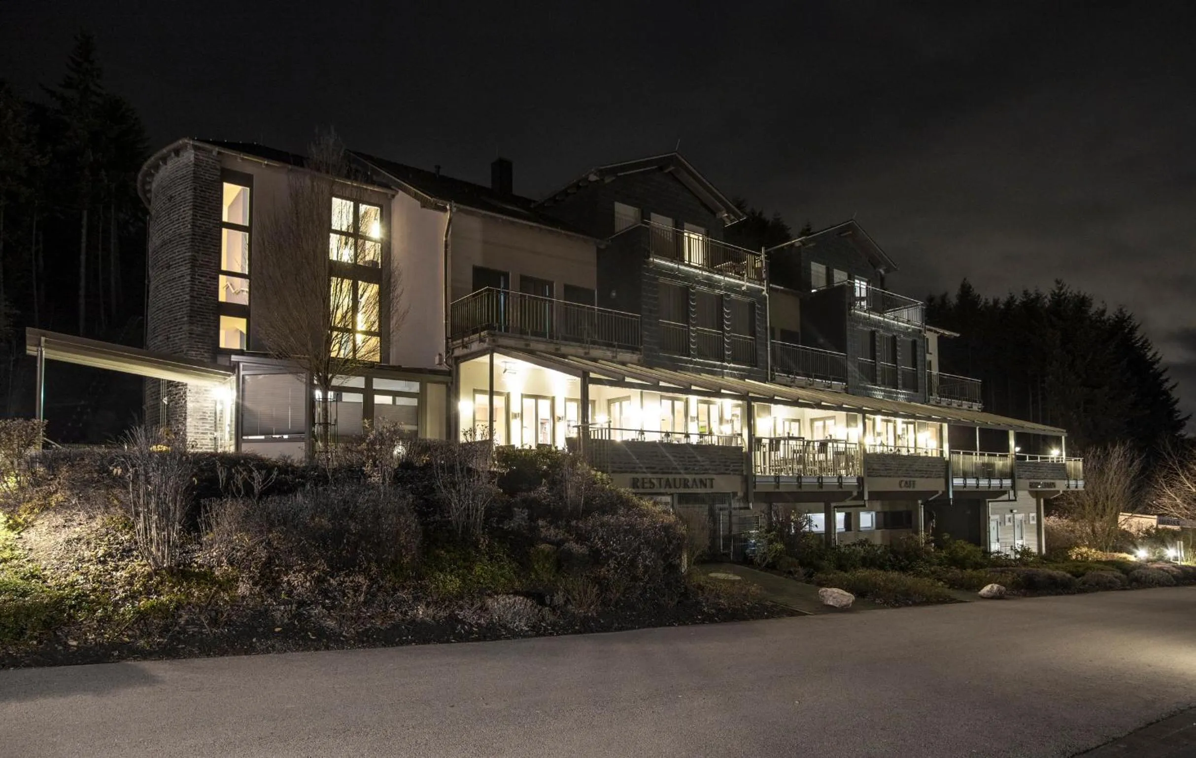 Facade/entrance in M13 Hotel