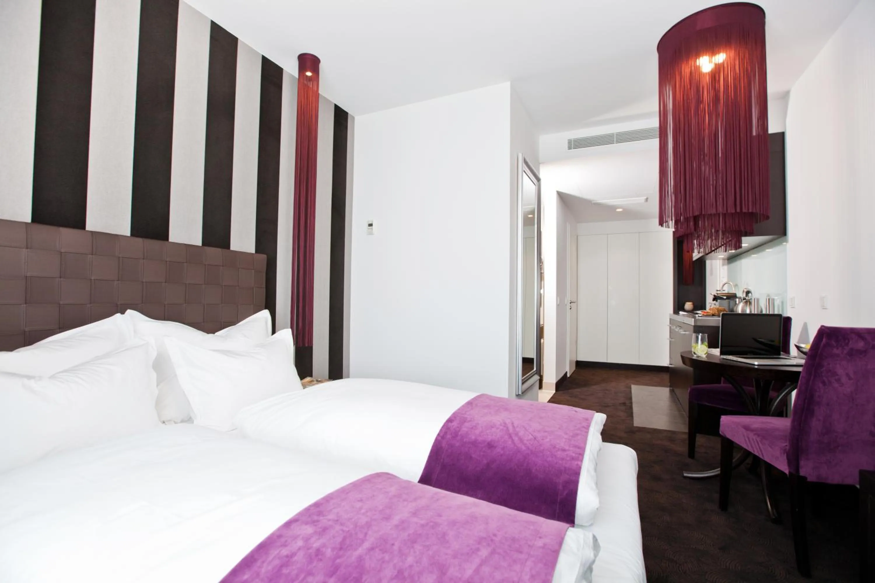 Bedroom, Bed in Goodman's Living