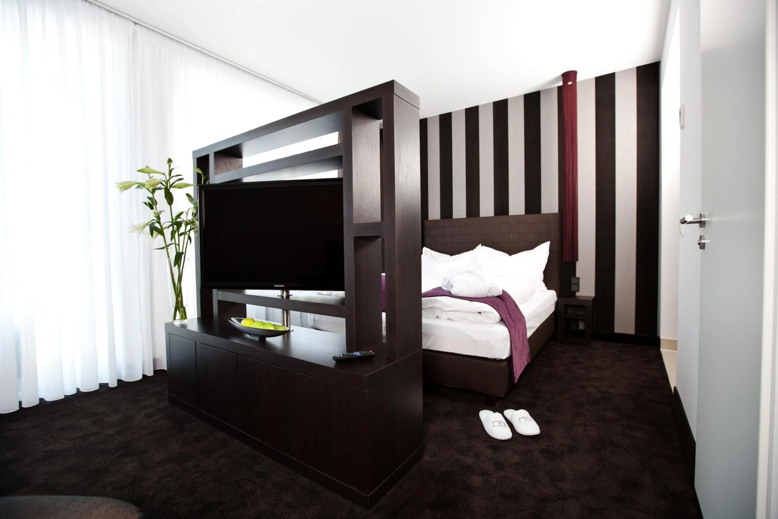 TV and multimedia, Bed in Goodman's Living