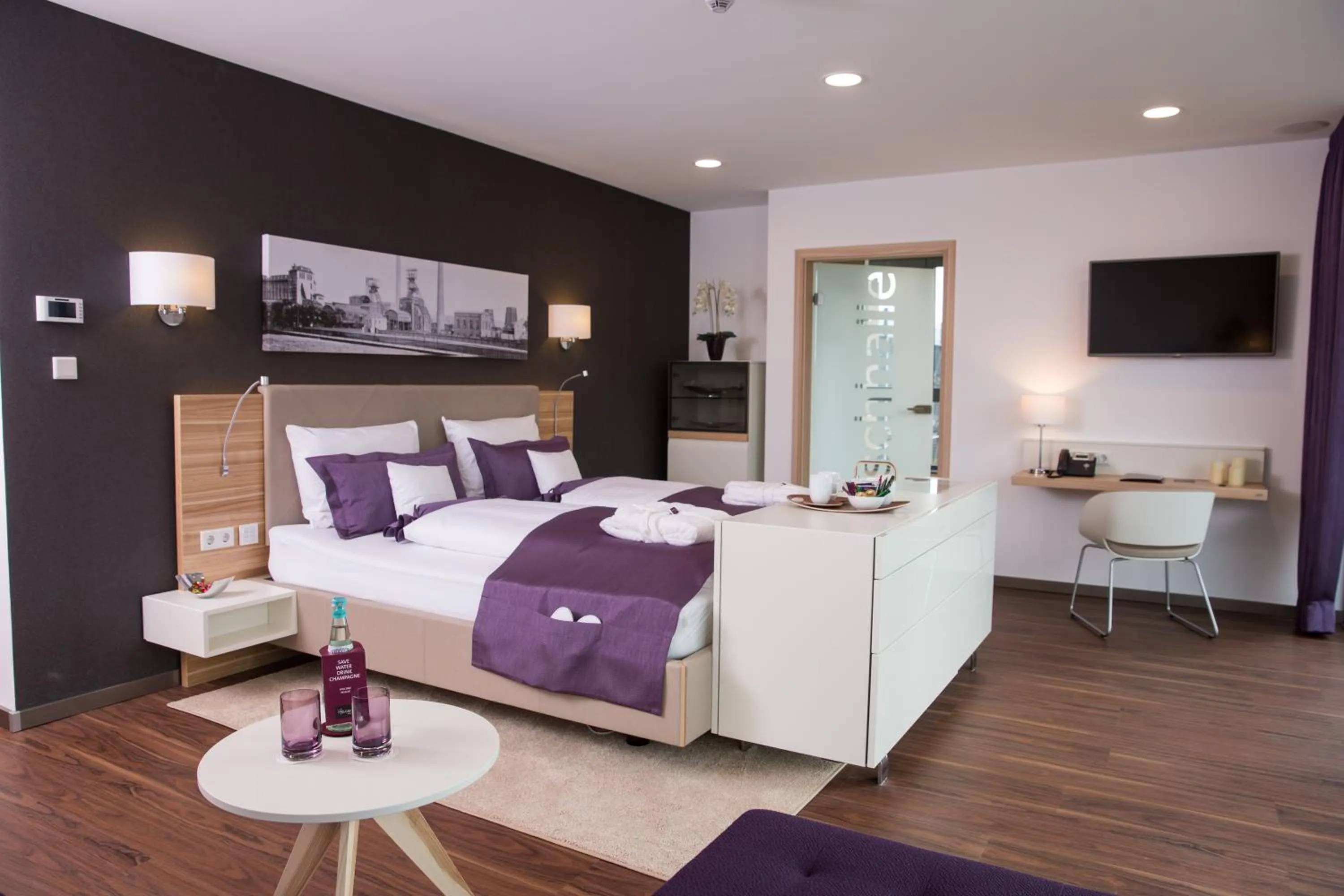 Photo of the whole room, Bed in Heiner's Parkhotel