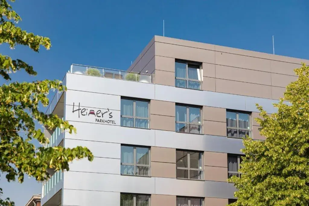 Facade/entrance in Heiner's Parkhotel Facade/entrance in Heiner's Parkhotel