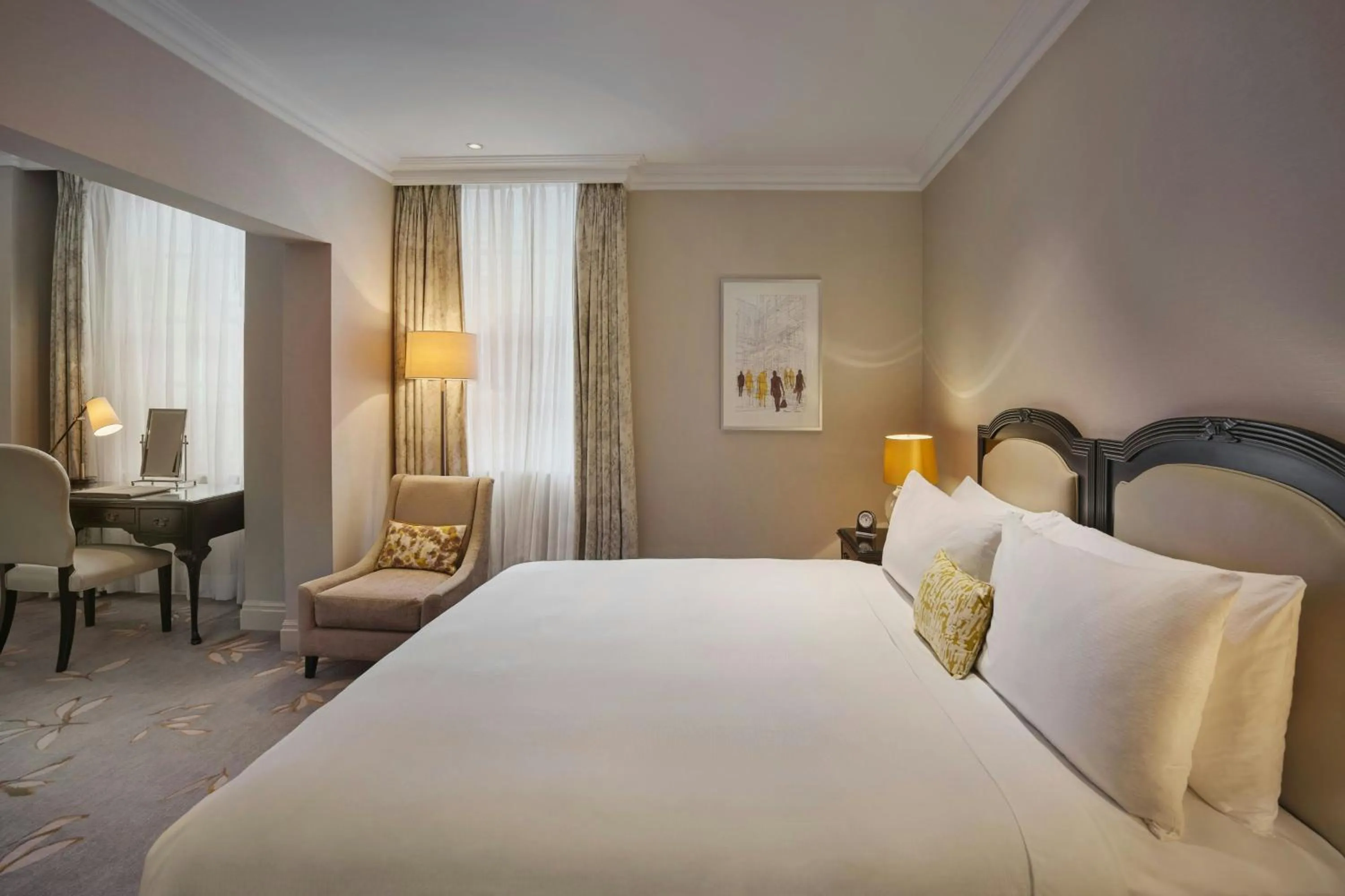 Bedroom, Bed in JW Marriott Grosvenor House London