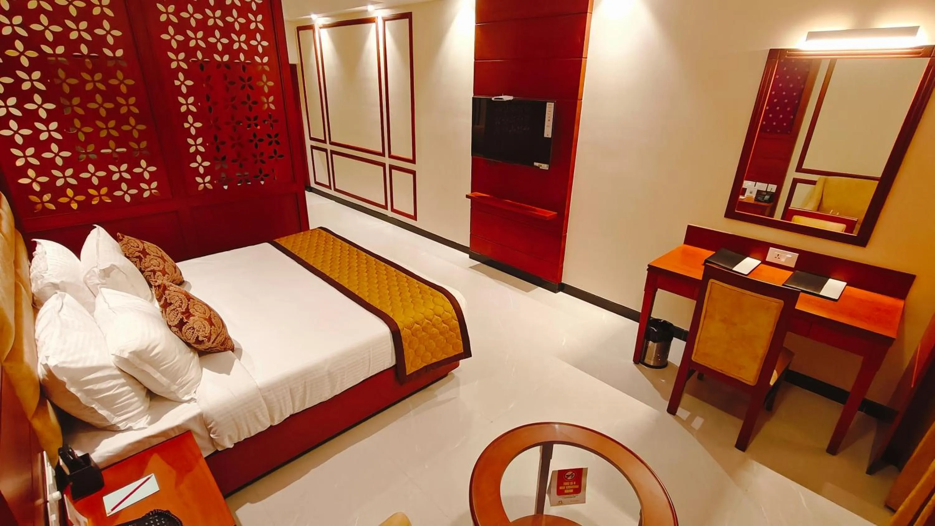 Bed in MM Legacy - A Bergamont Hotel, Kanchipuram