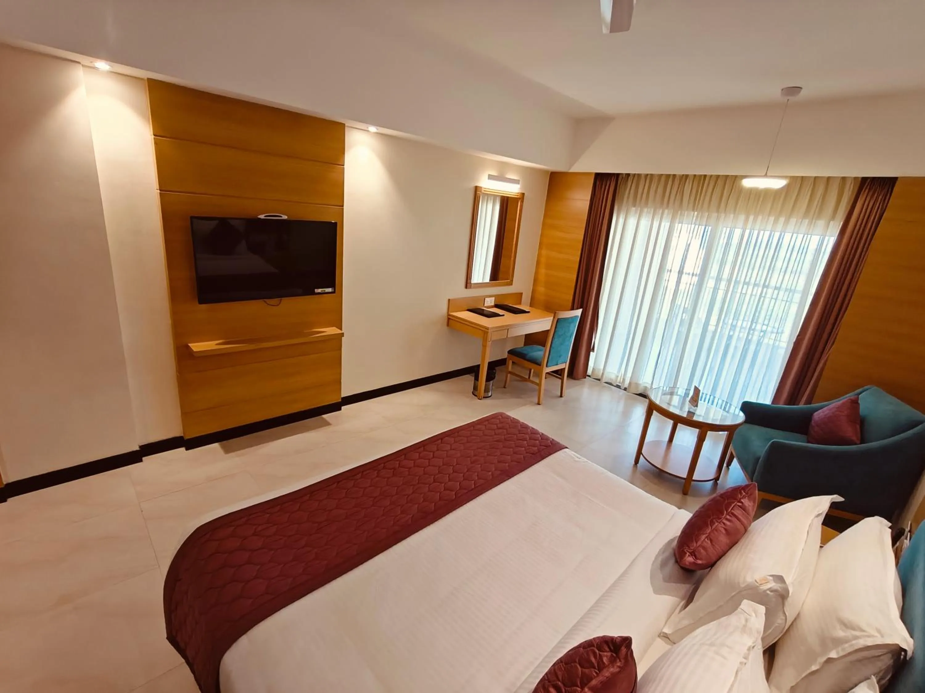 Bed in MM Legacy - A Bergamont Hotel, Kanchipuram
