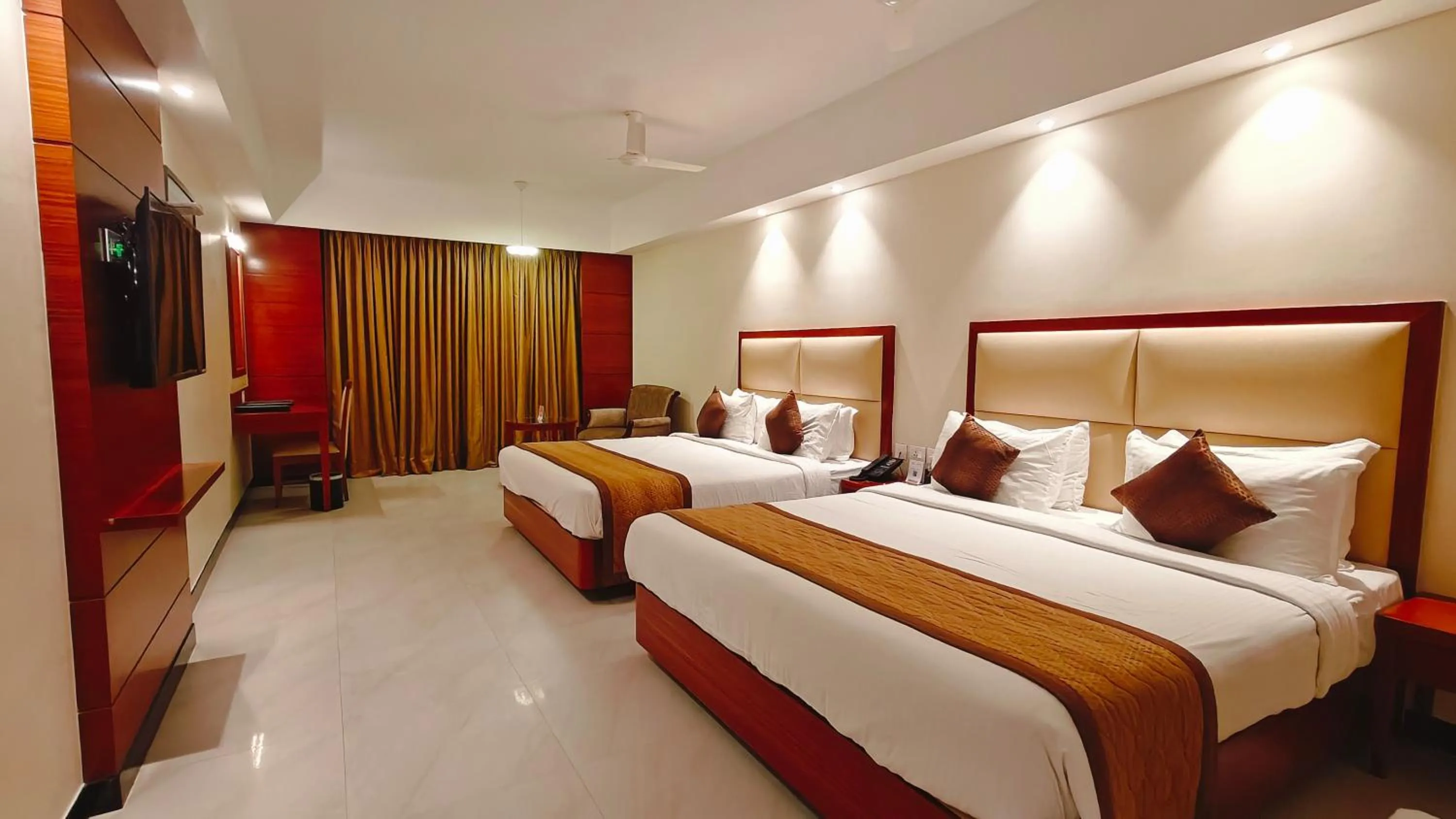 Bed in MM Legacy - A Bergamont Hotel, Kanchipuram