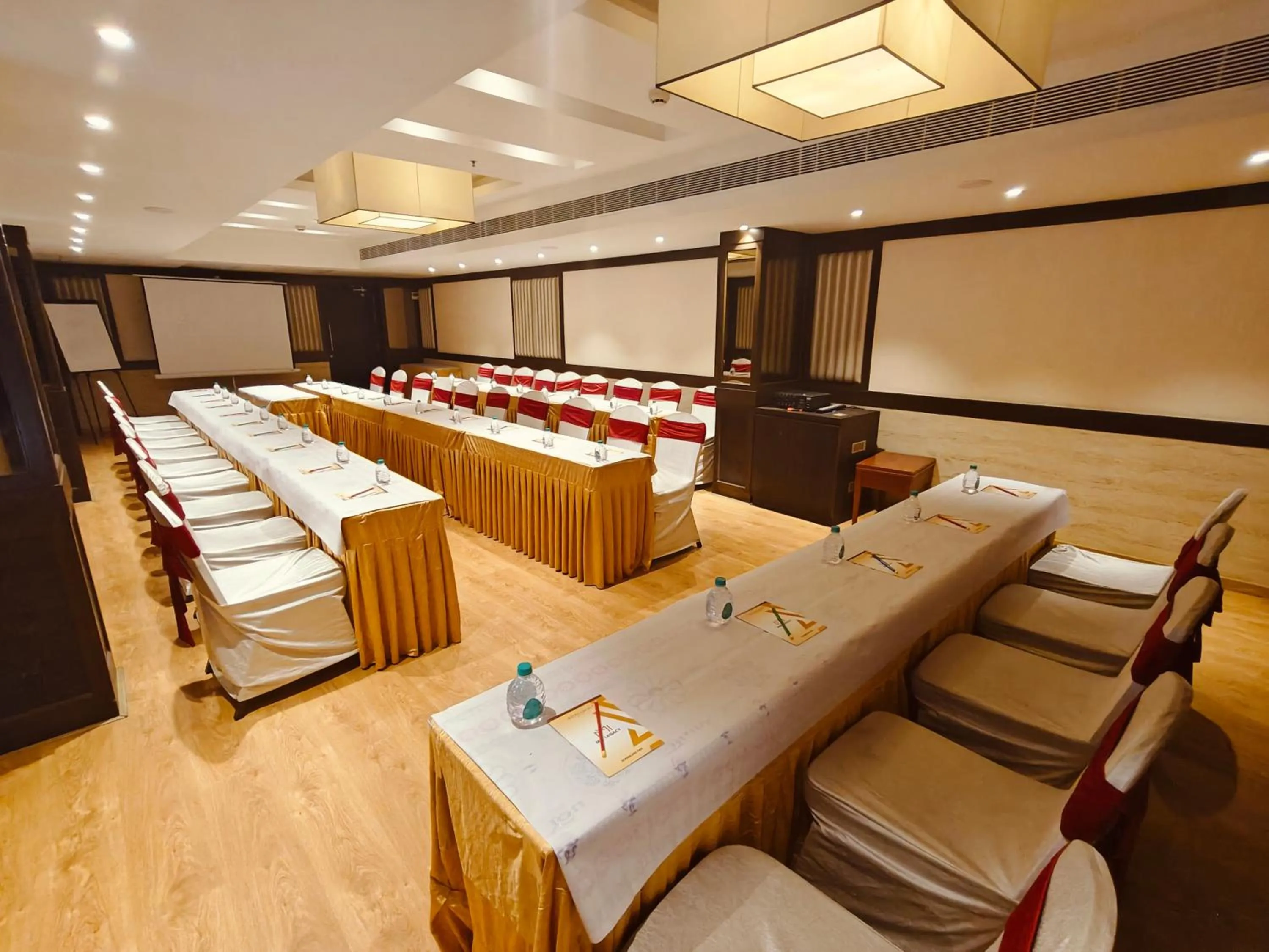 Business facilities, Bed in MM Legacy - A Bergamont Hotel, Kanchipuram