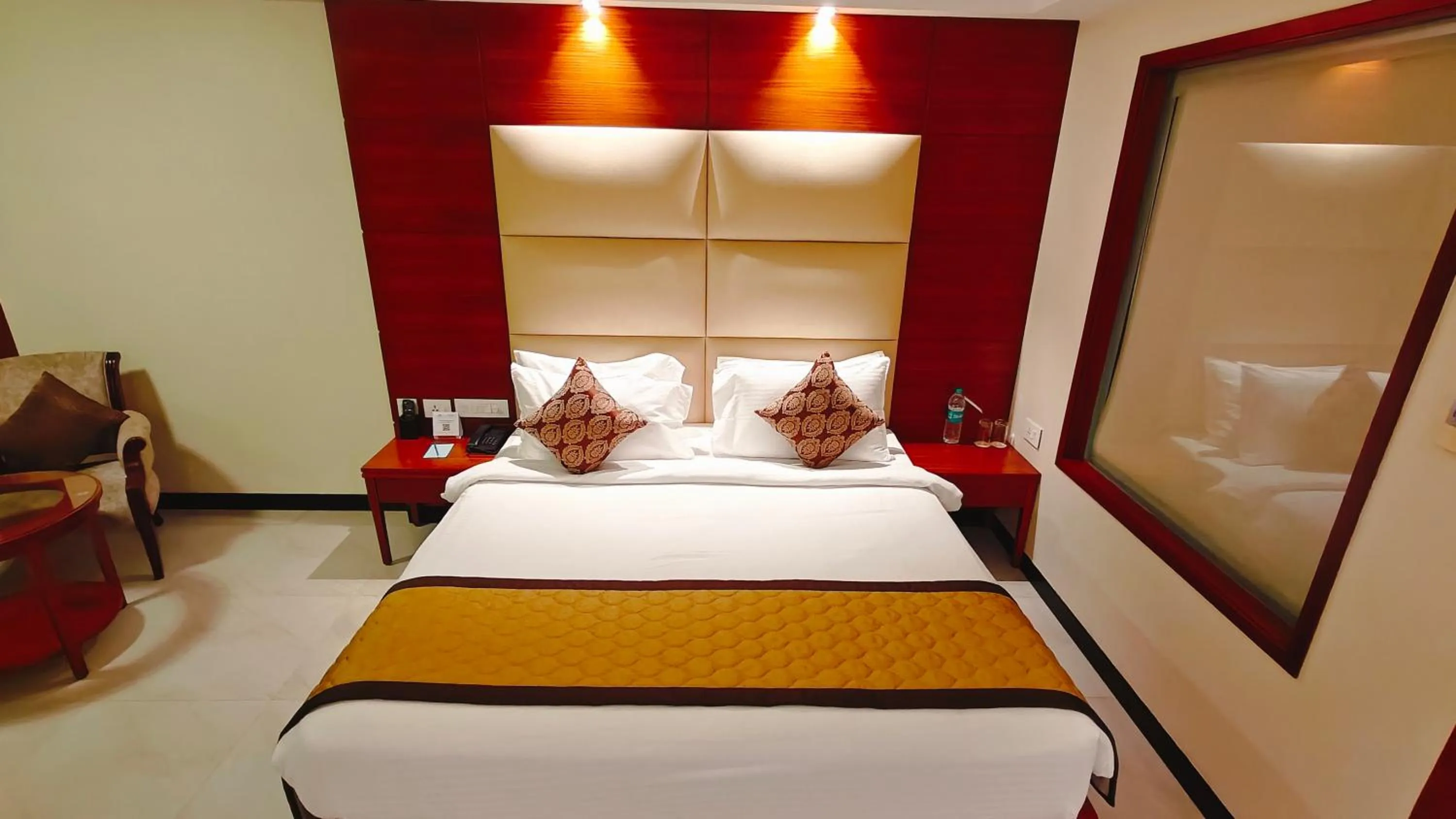 Bed in MM Legacy - A Bergamont Hotel, Kanchipuram