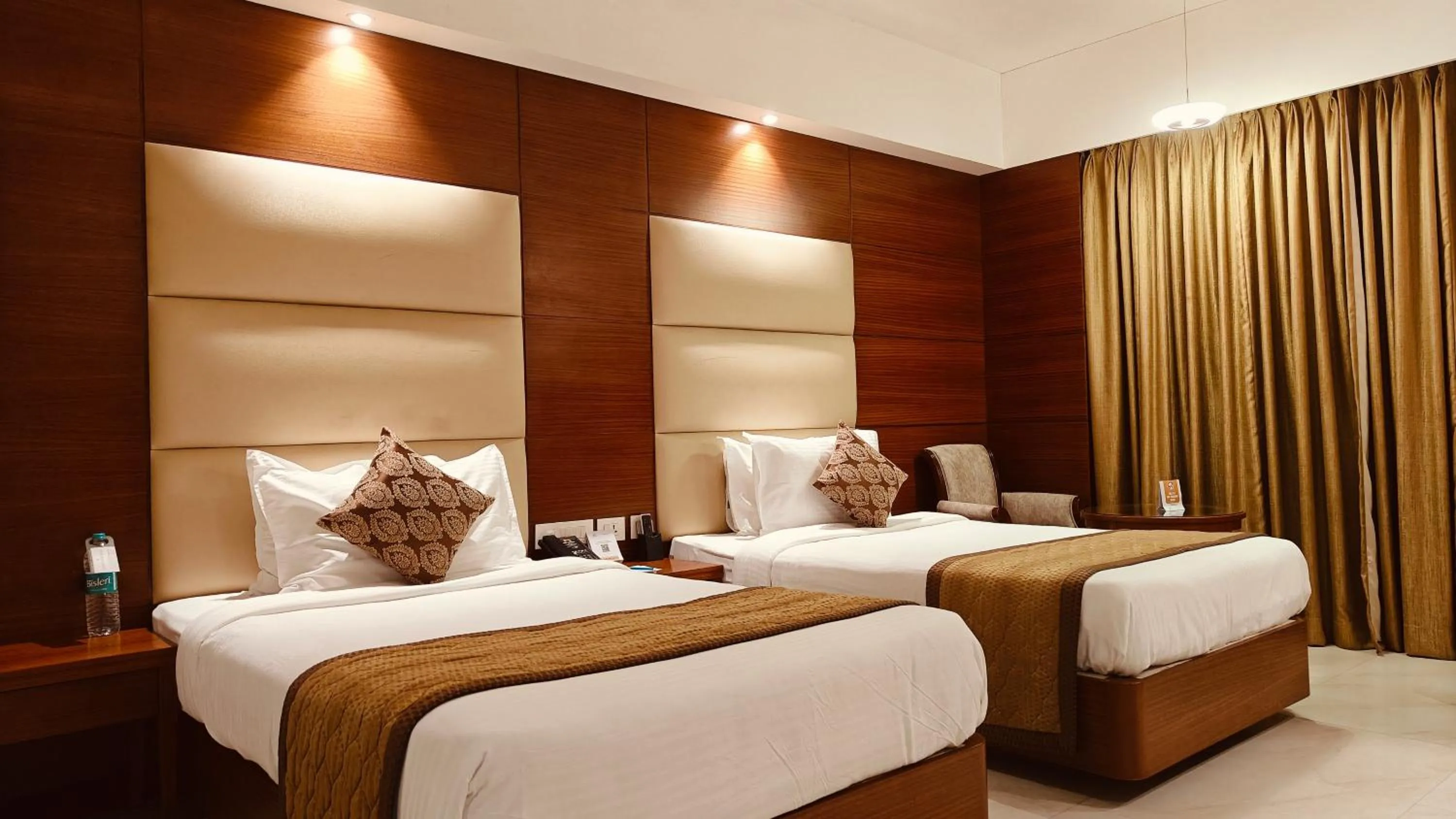 Bed in MM Legacy - A Bergamont Hotel, Kanchipuram