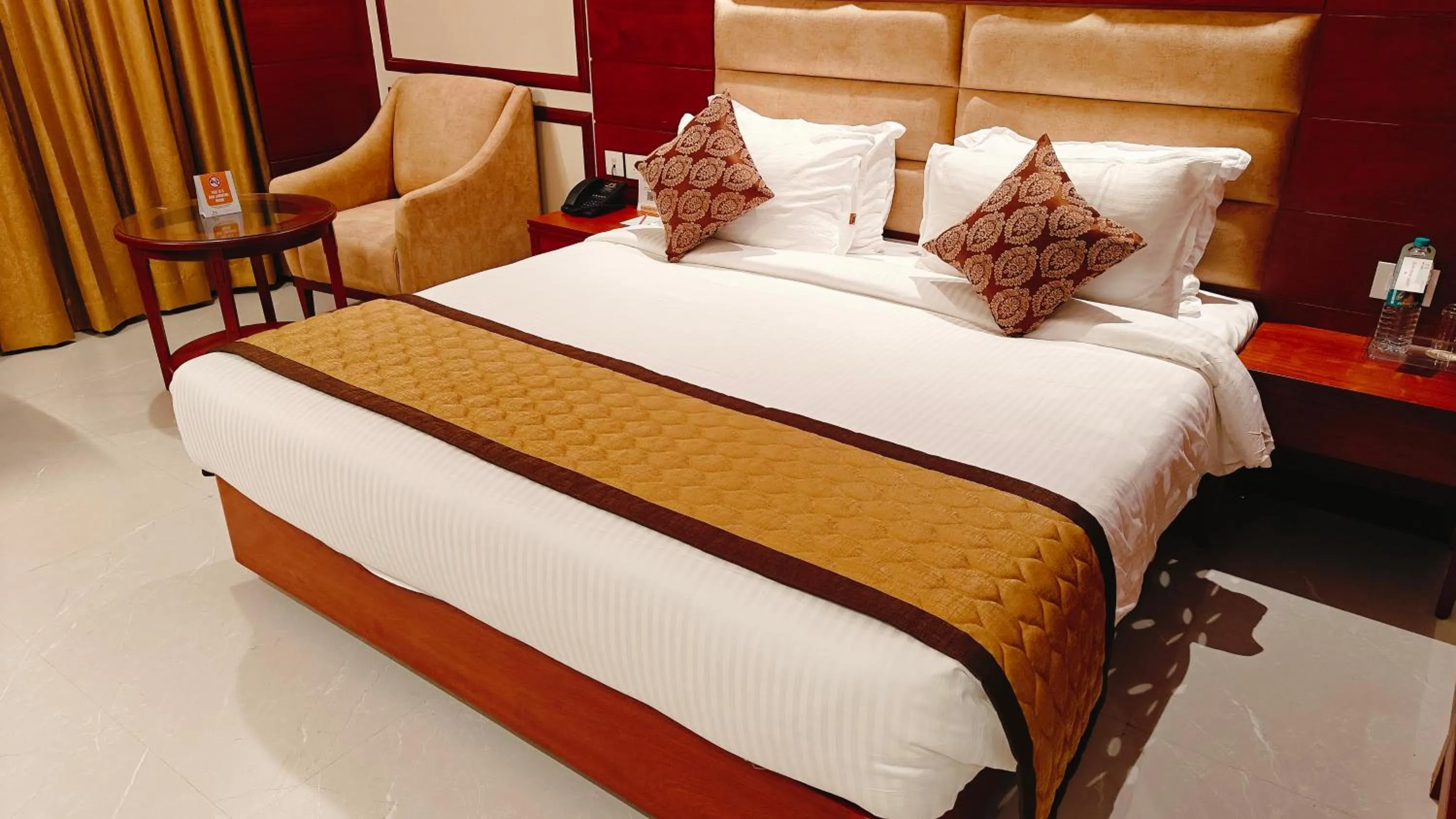 Bed in MM Legacy - A Bergamont Hotel, Kanchipuram