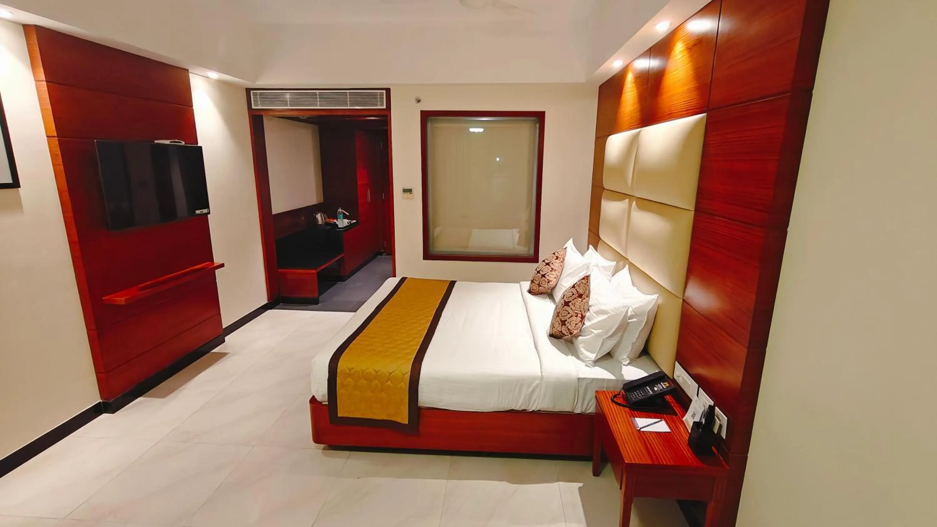Bed in MM Legacy - A Bergamont Hotel, Kanchipuram