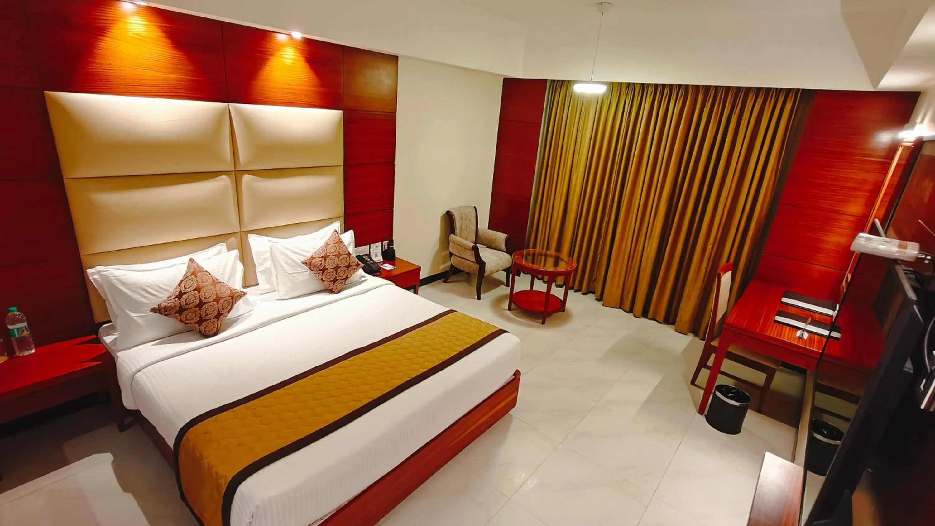 Bed in MM Legacy - A Bergamont Hotel, Kanchipuram