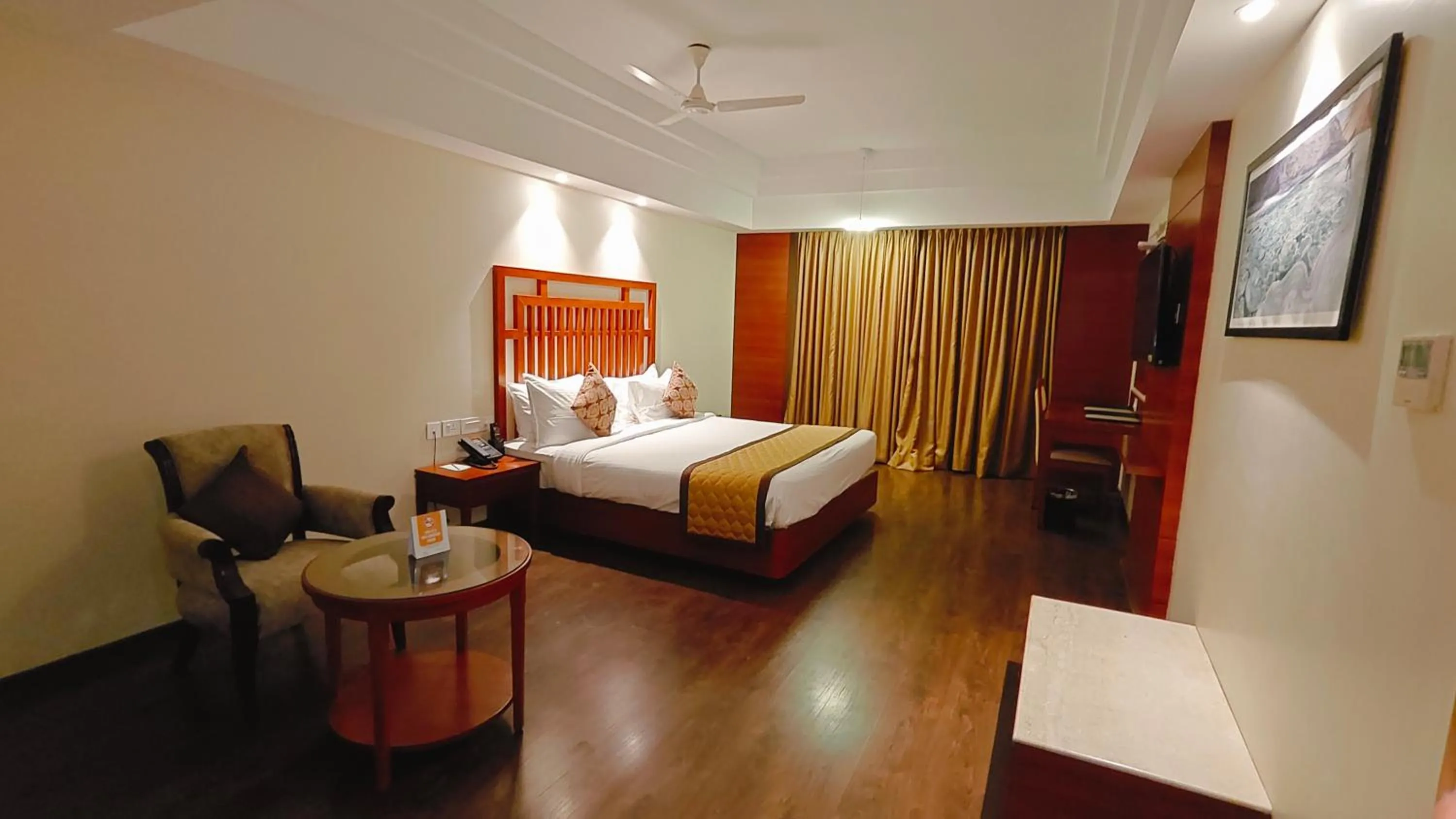 Bed in MM Legacy - A Bergamont Hotel, Kanchipuram