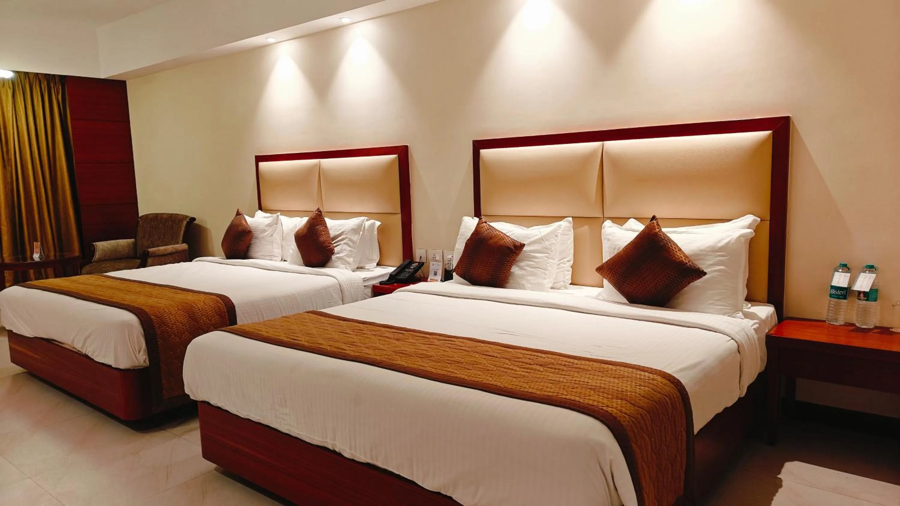 Bed in MM Legacy - A Bergamont Hotel, Kanchipuram