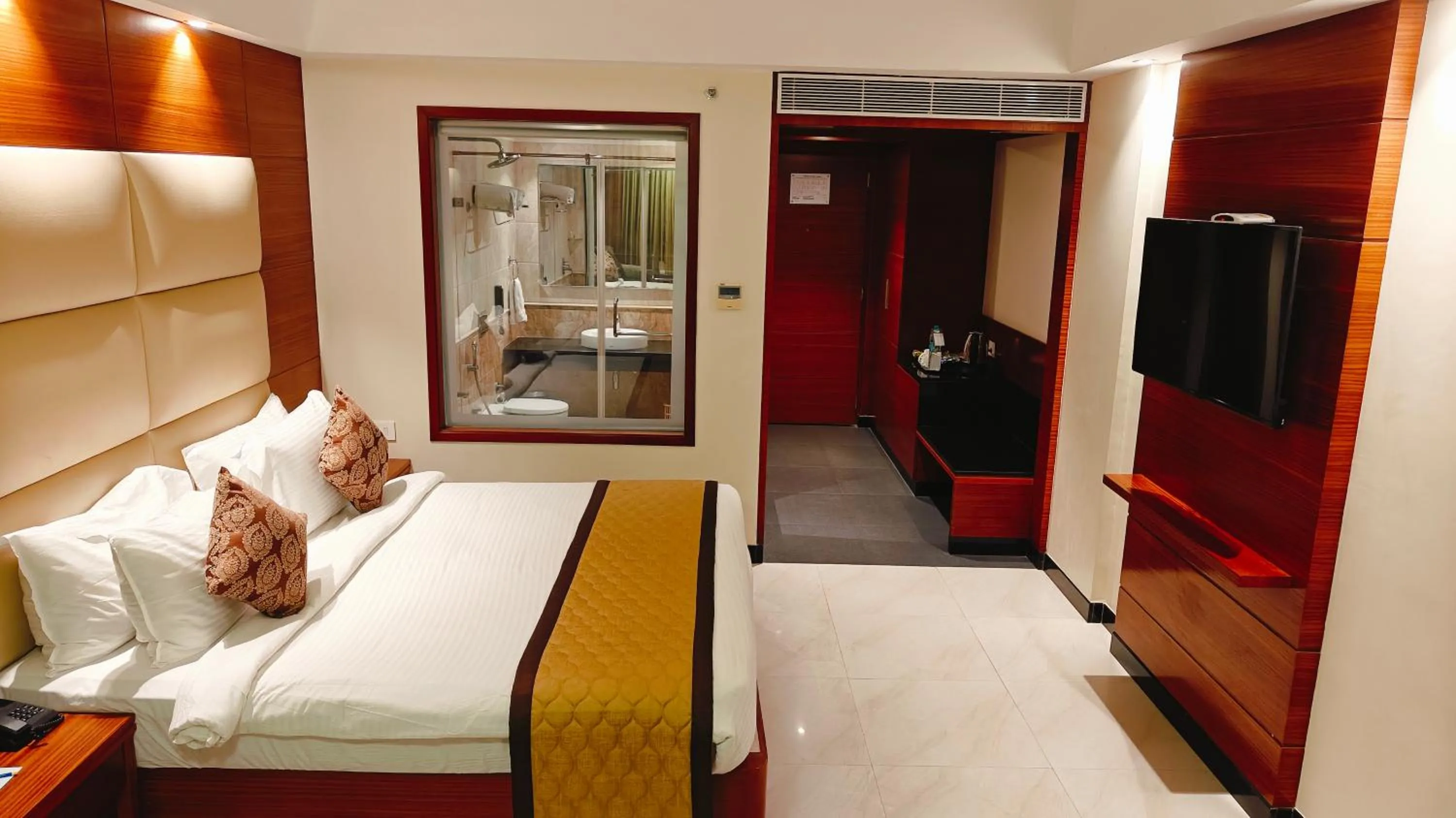 Bed in MM Legacy - A Bergamont Hotel, Kanchipuram