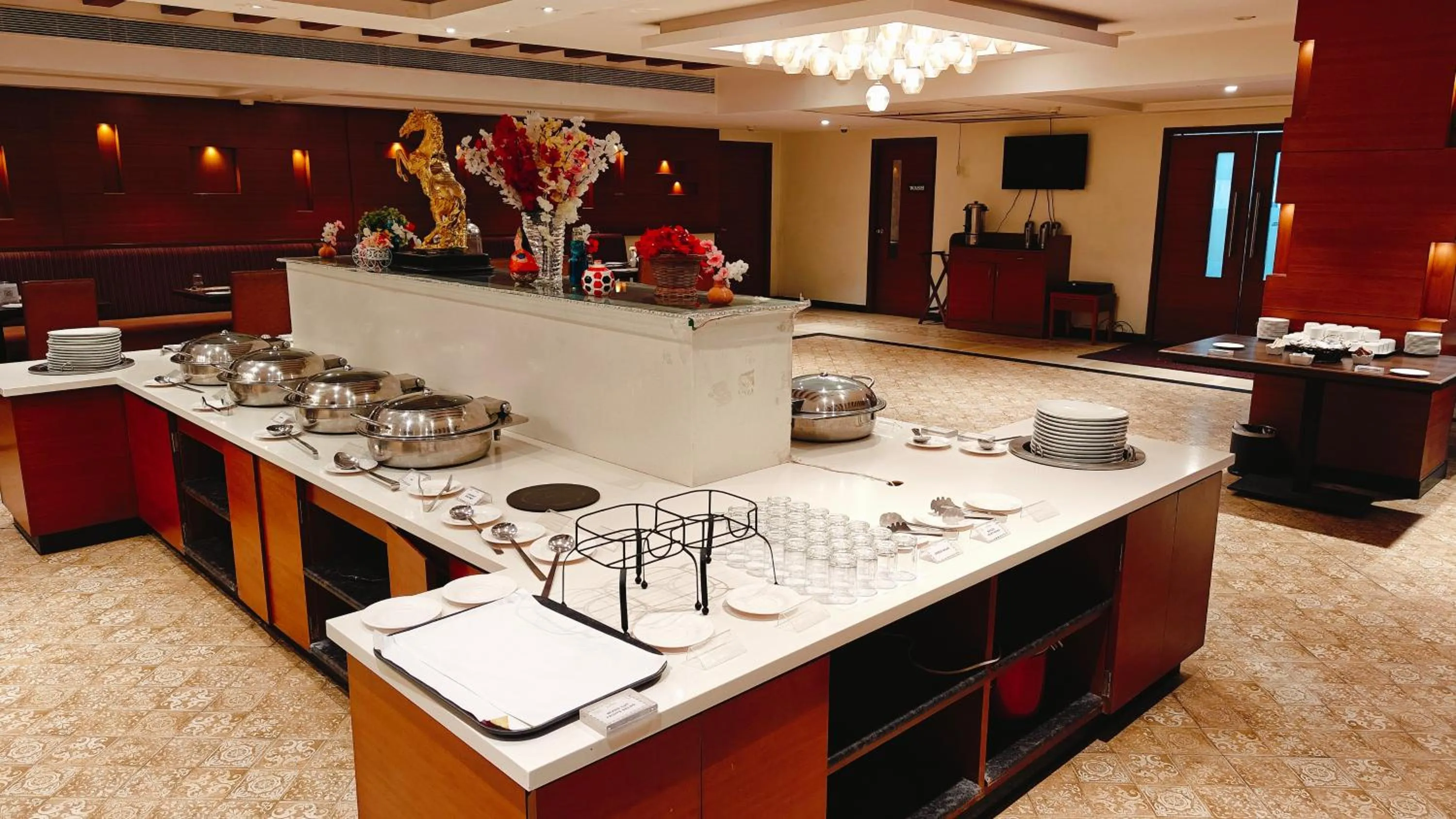 Restaurant/places to eat in MM Legacy - A Bergamont Hotel, Kanchipuram