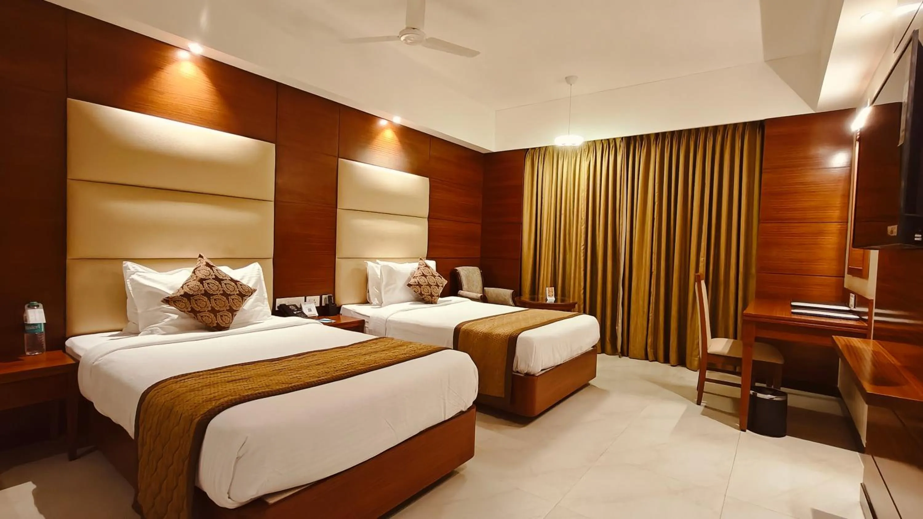 Bed in MM Legacy - A Bergamont Hotel, Kanchipuram