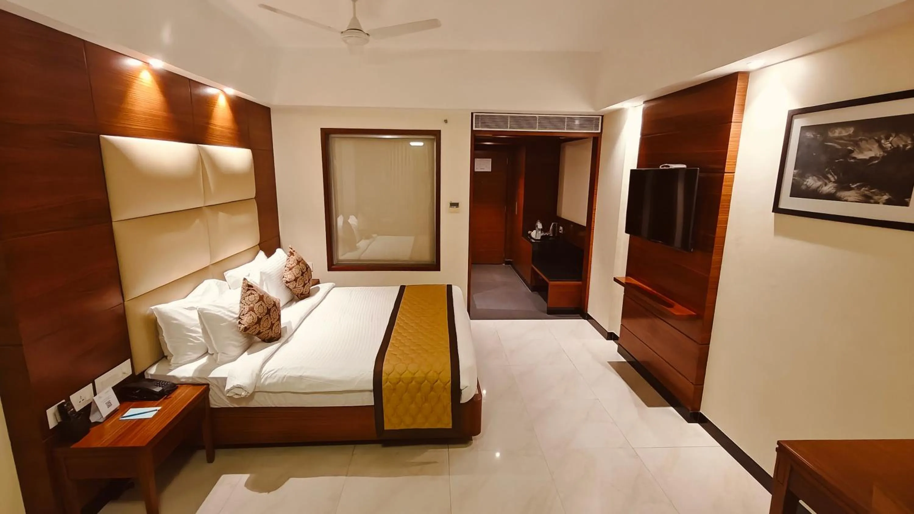 Bed in MM Legacy - A Bergamont Hotel, Kanchipuram