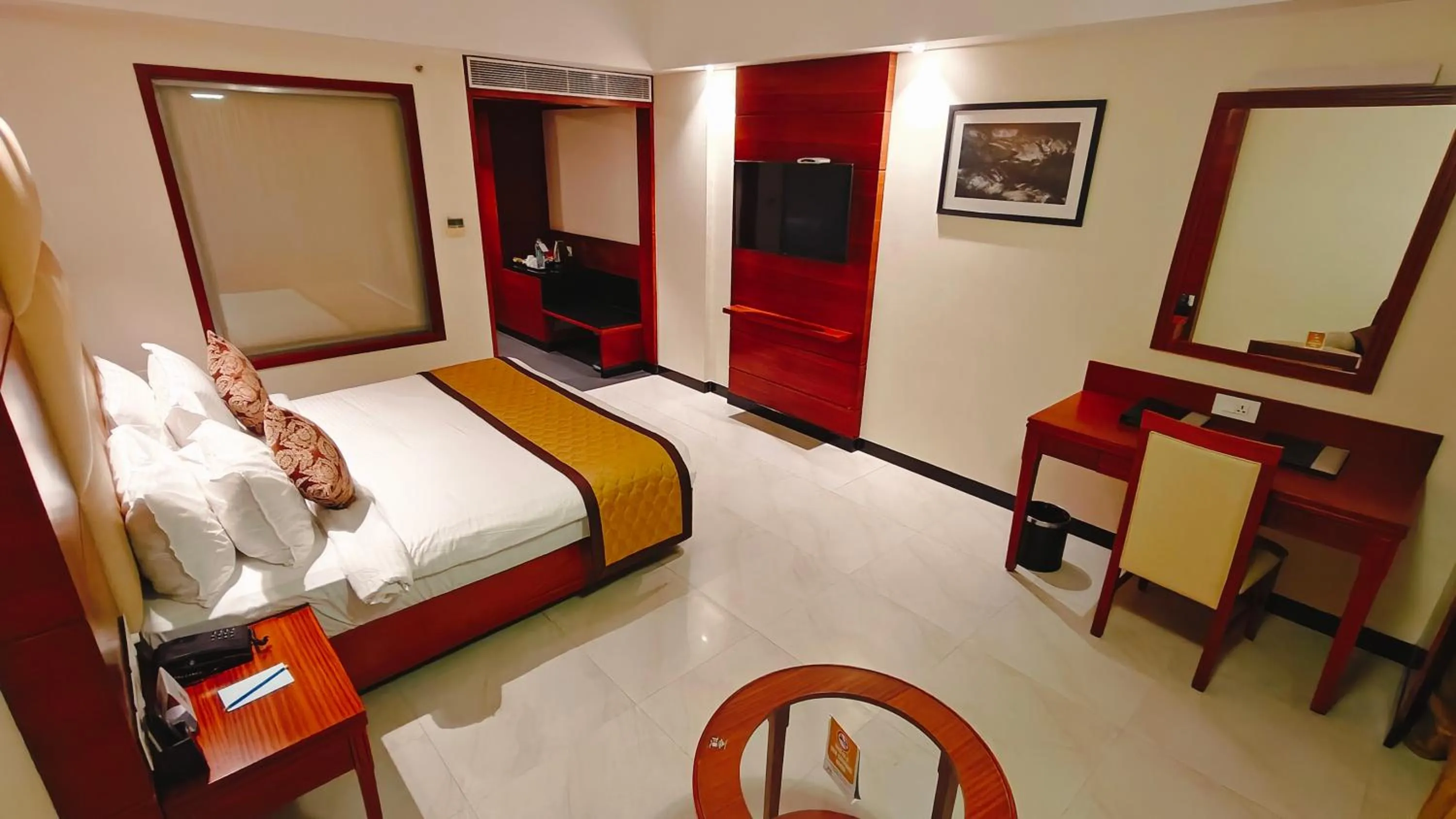 Bed in MM Legacy - A Bergamont Hotel, Kanchipuram