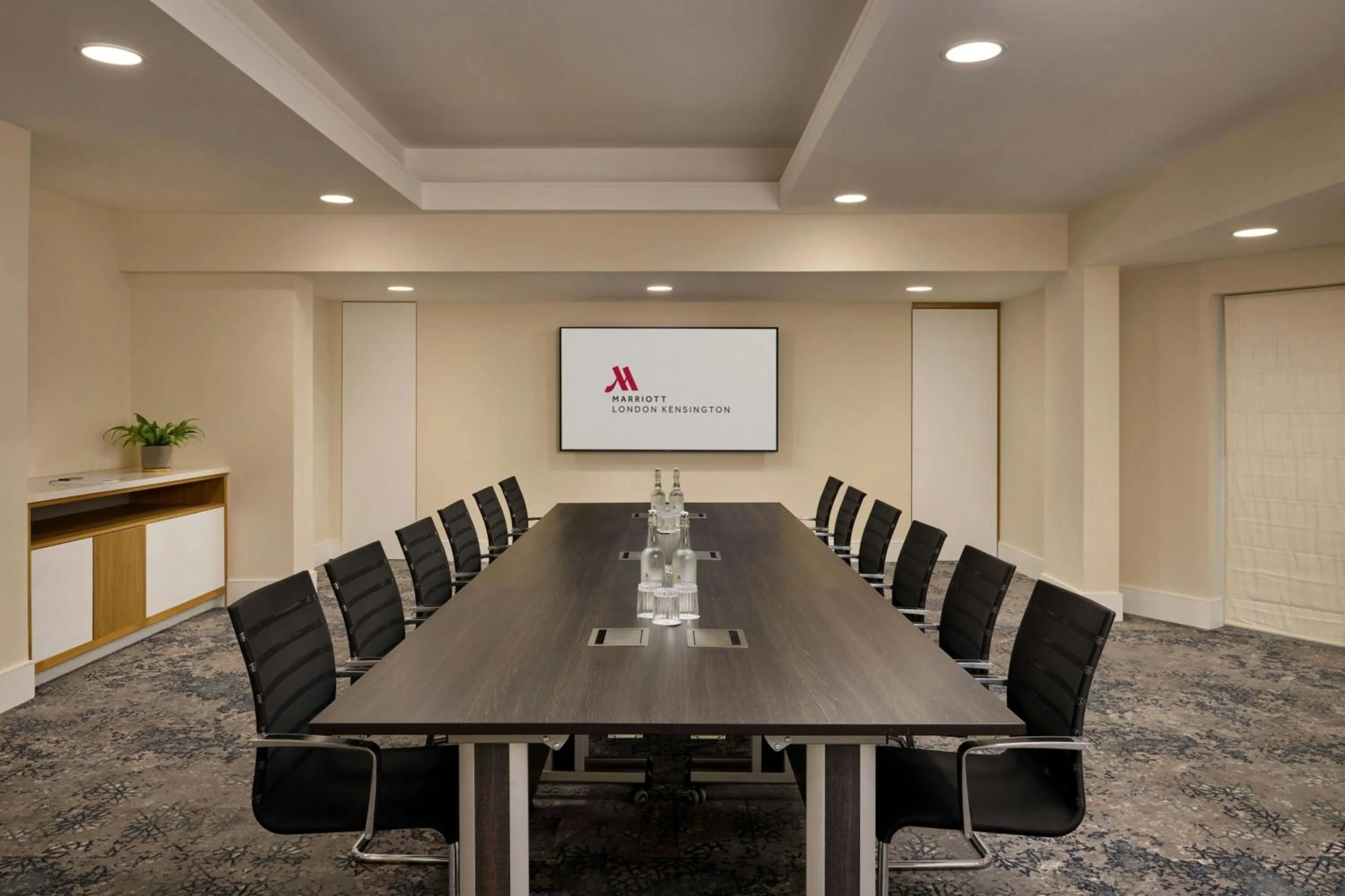 Meeting/conference room in London Marriott Hotel Kensington