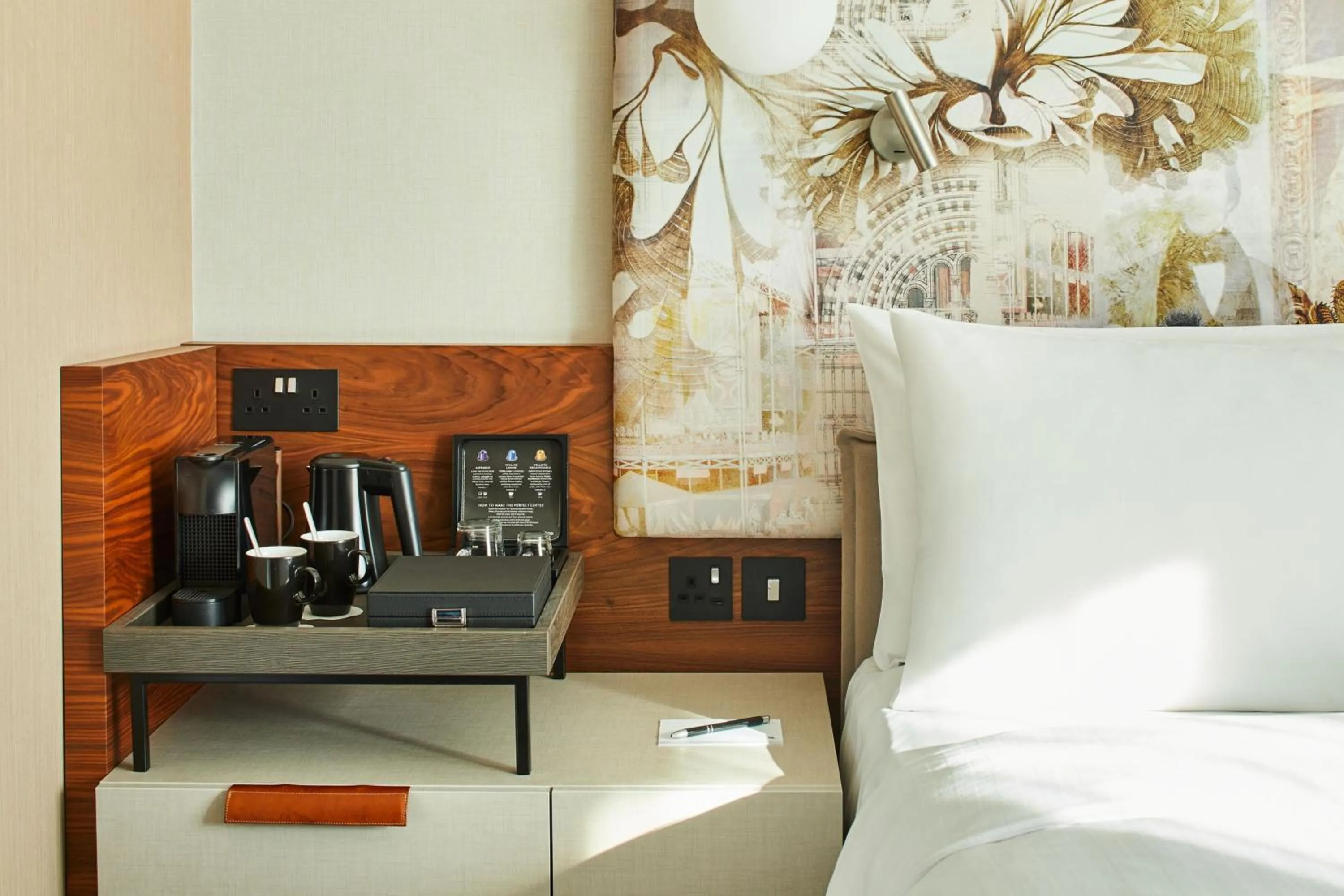 Photo of the whole room in London Marriott Hotel Kensington