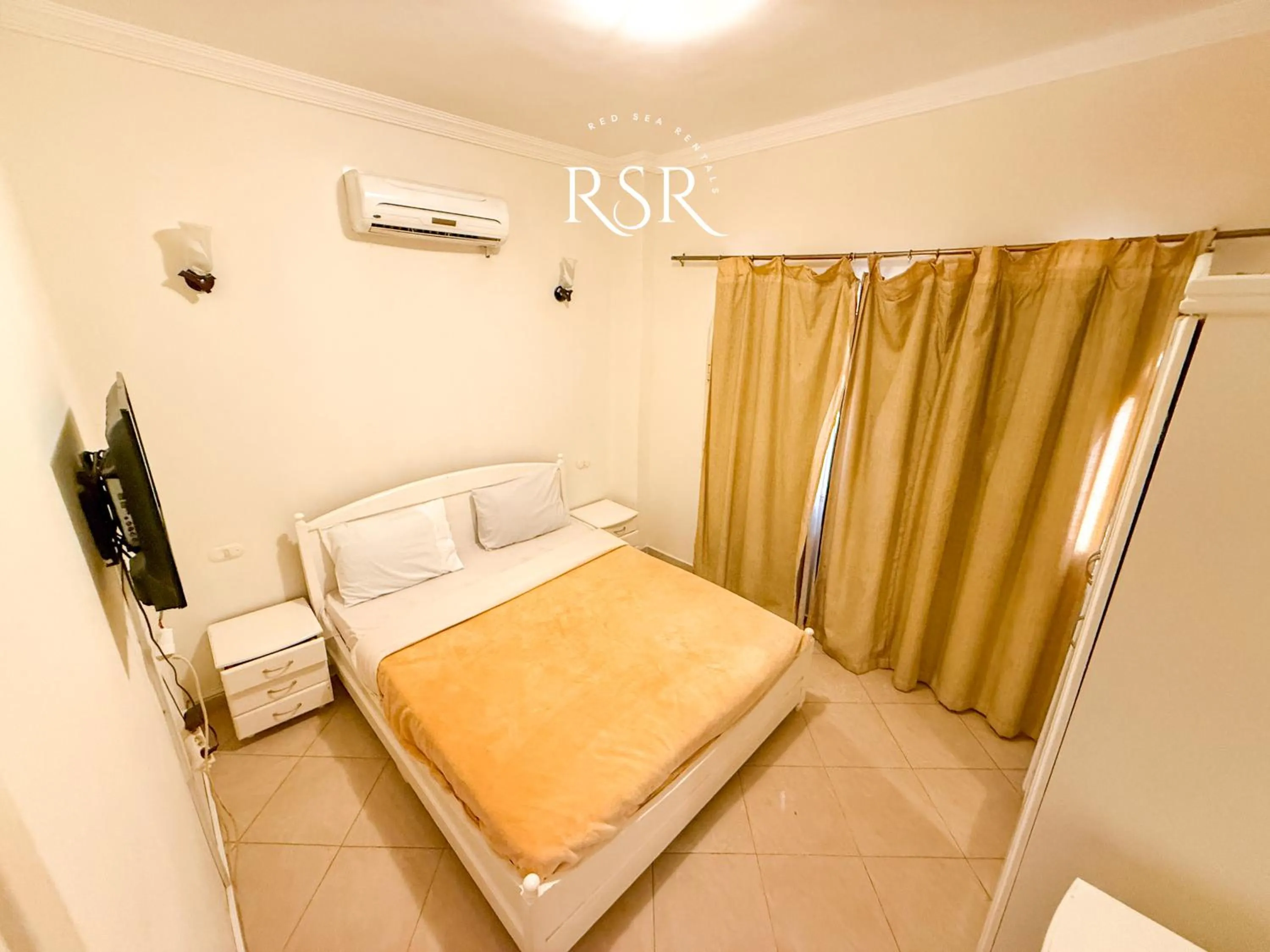 Bedroom, Bed in Green Garden Resort