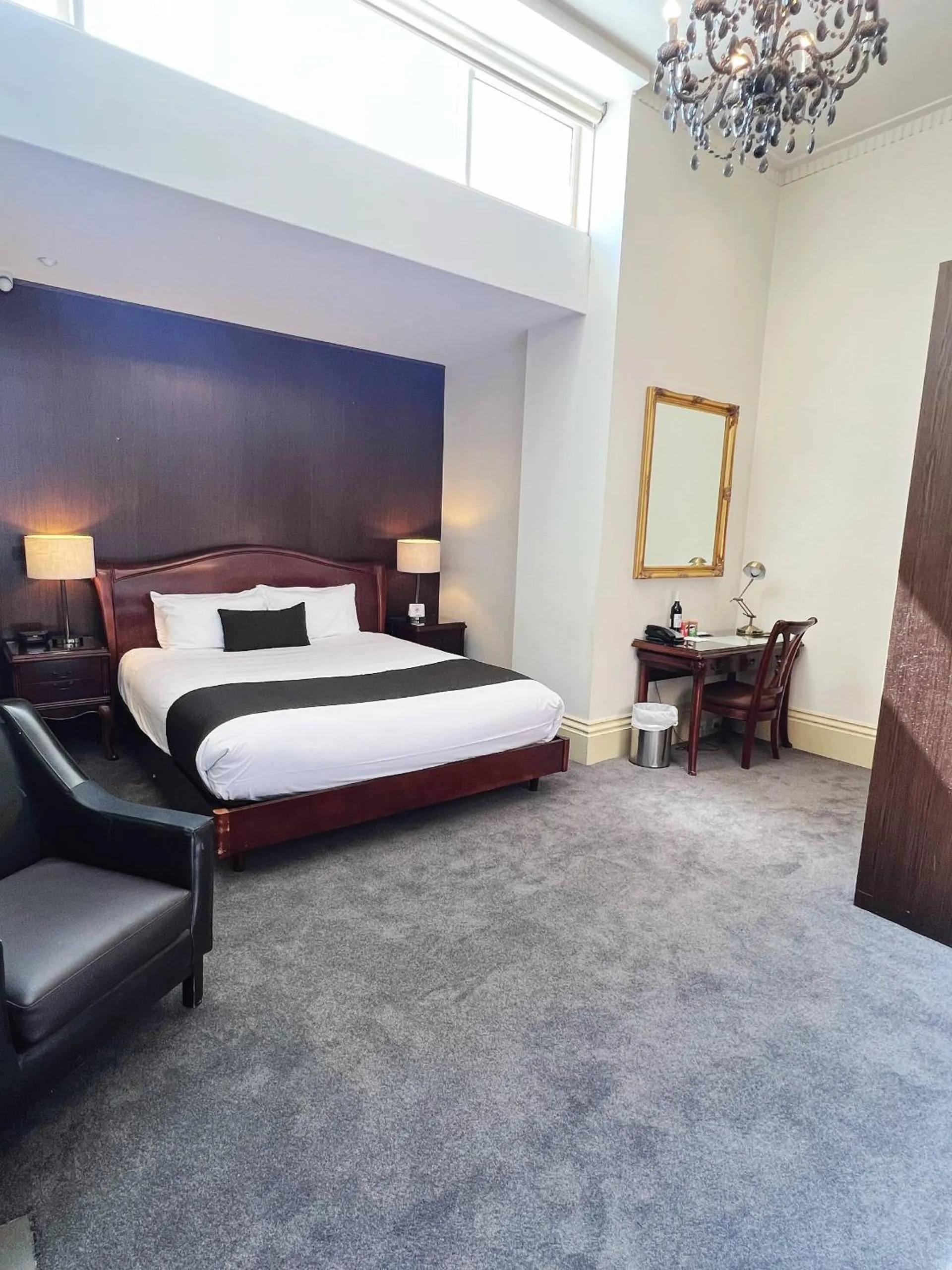 Bed in Quality Inn Heritage on Lydiard