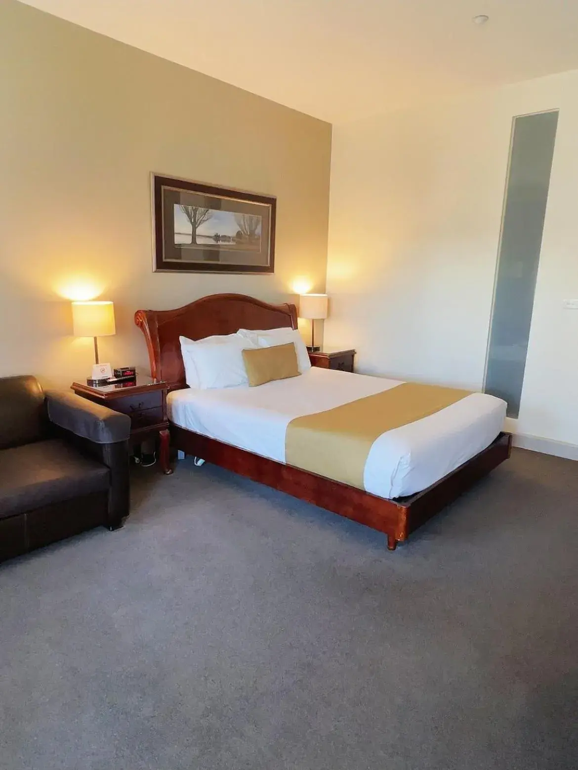 Bed in Quality Inn Heritage on Lydiard Bed in Quality Inn Heritage on Lydiard