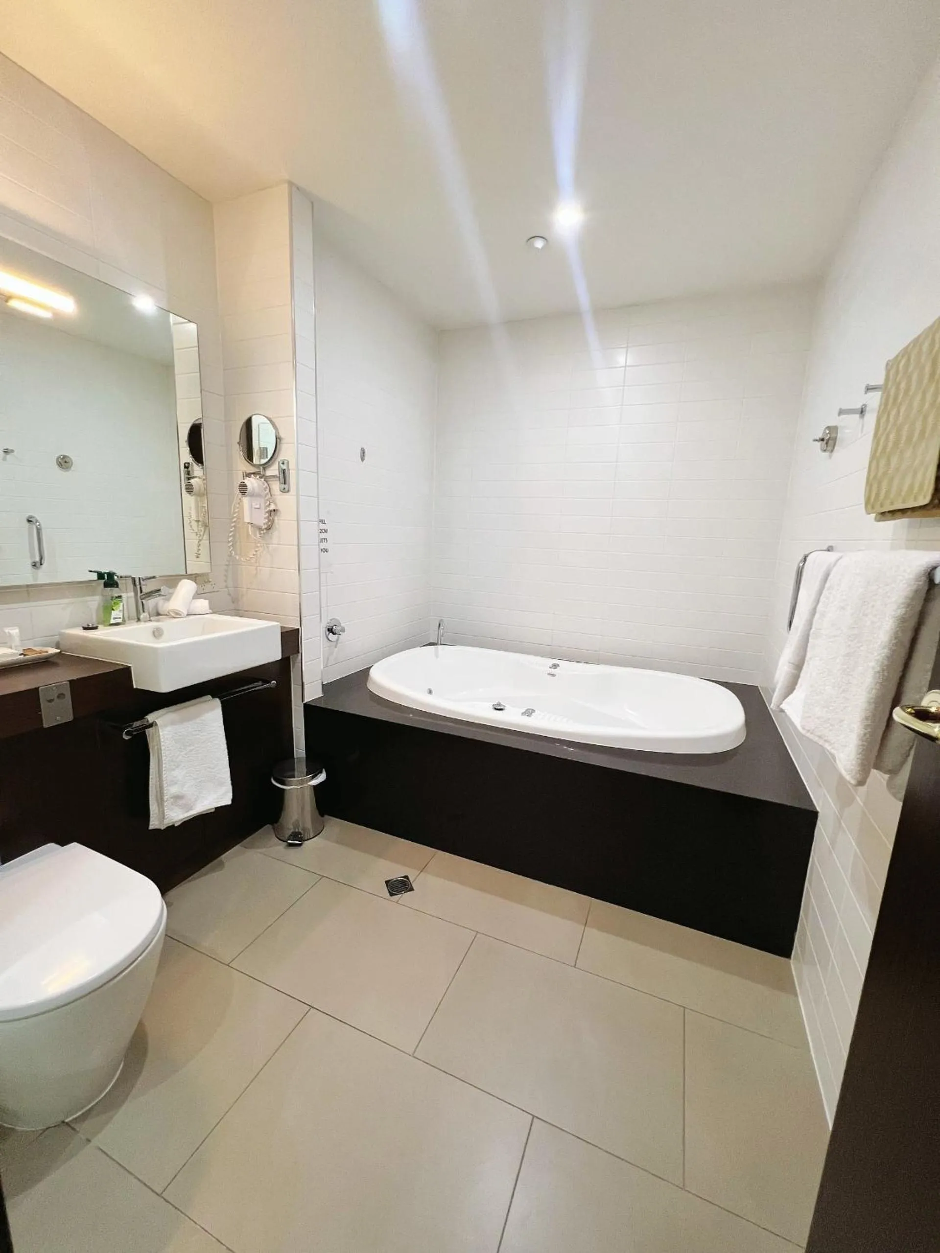 Bed in Quality Inn Heritage on Lydiard