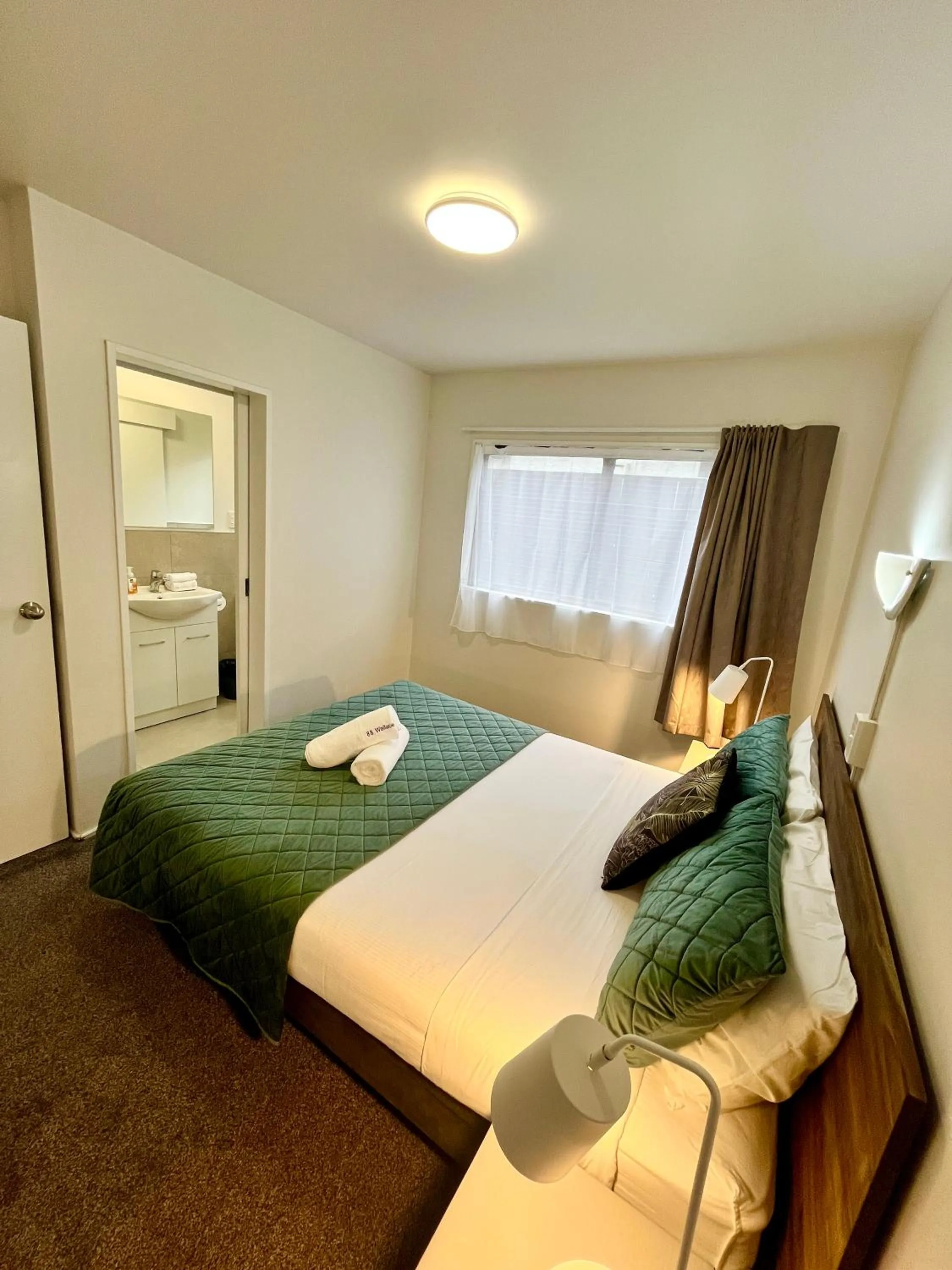 Bed in 88 Wallace Court Motel - Free Parking