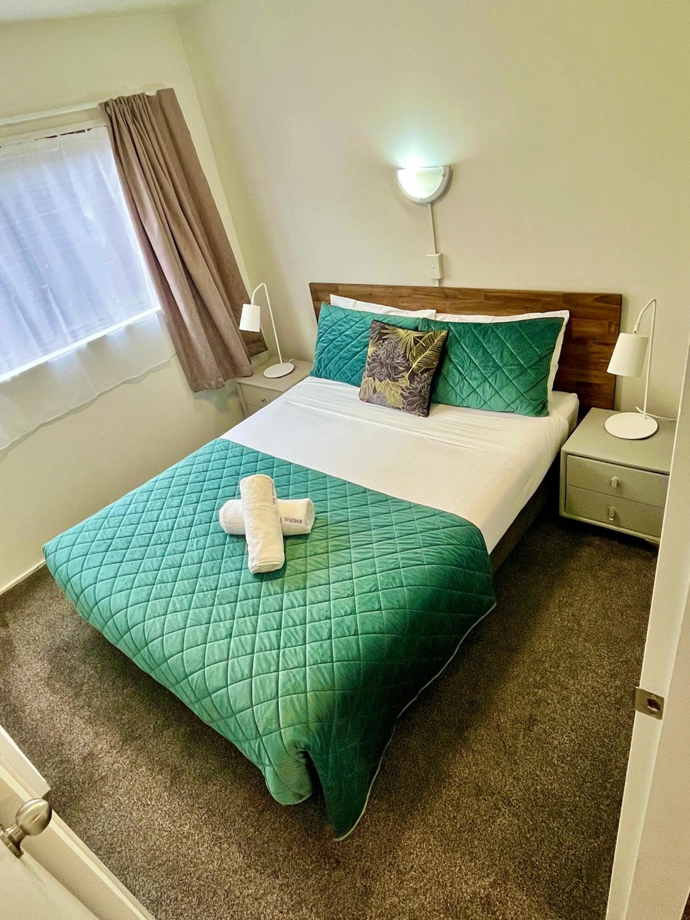 Bed in 88 Wallace Court Motel - Free Parking