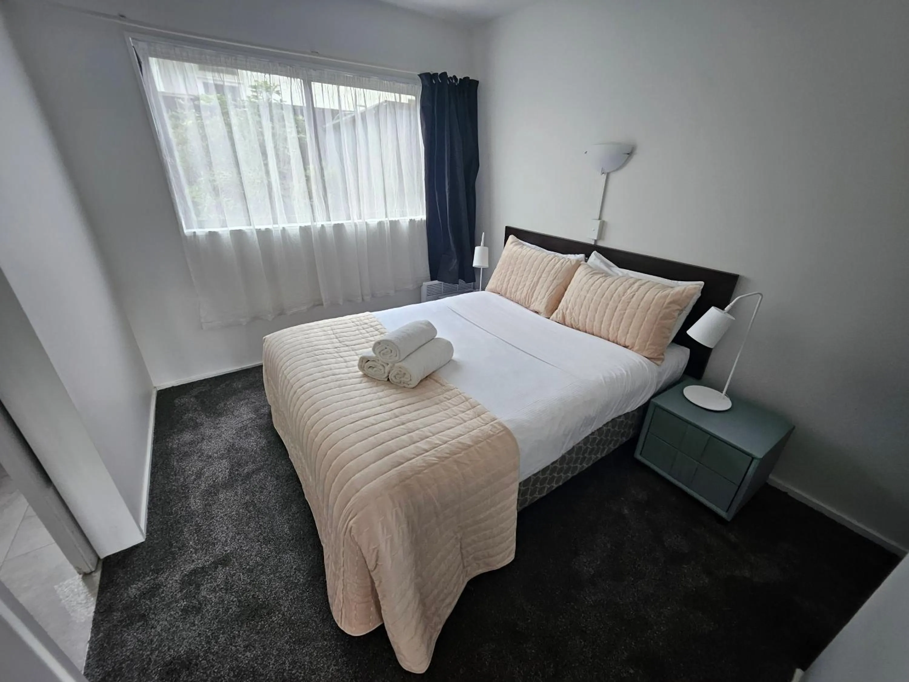 Bed in 88 Wallace Court Motel - Free Parking