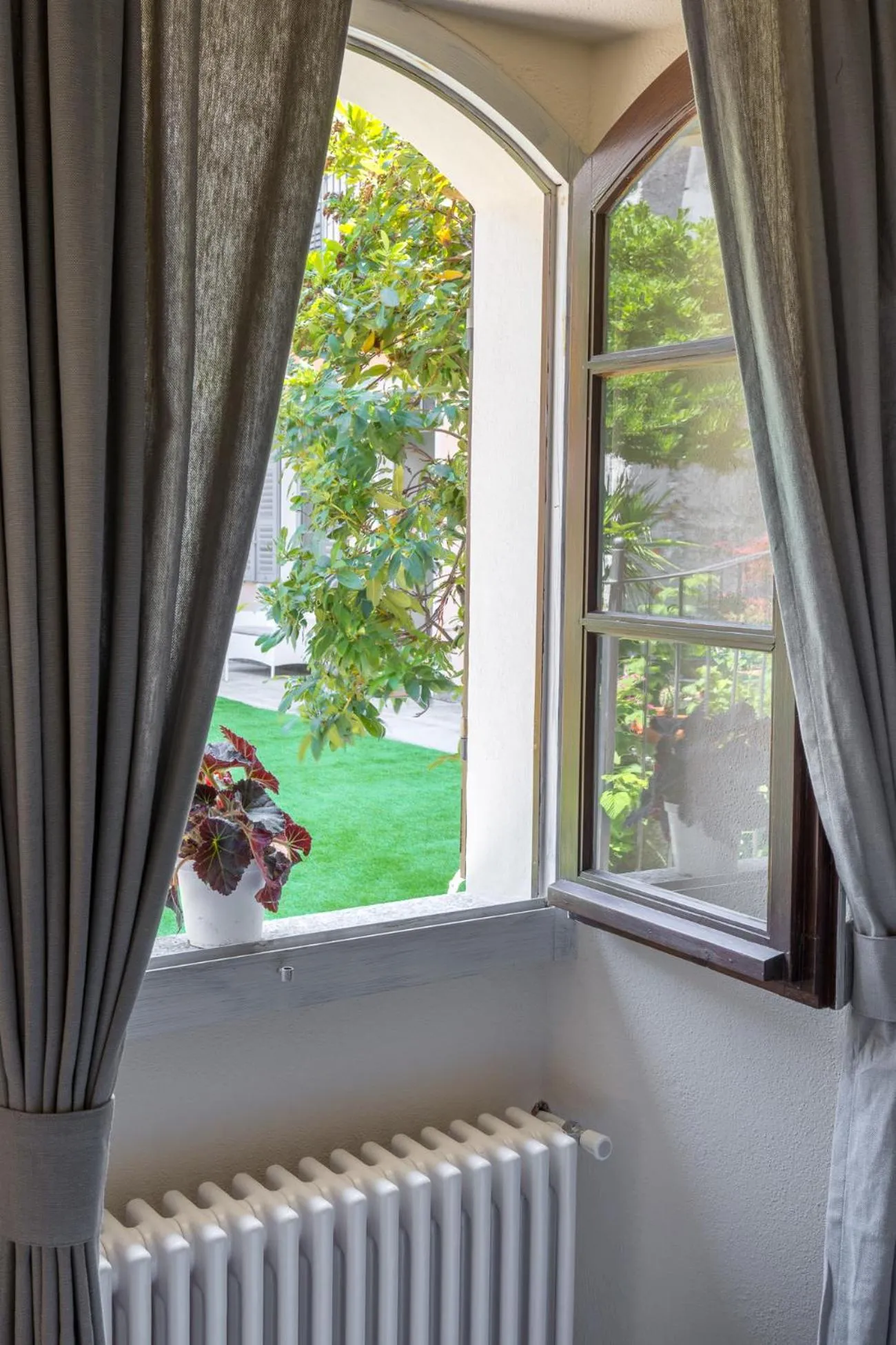 Garden view in B&B Magnolia