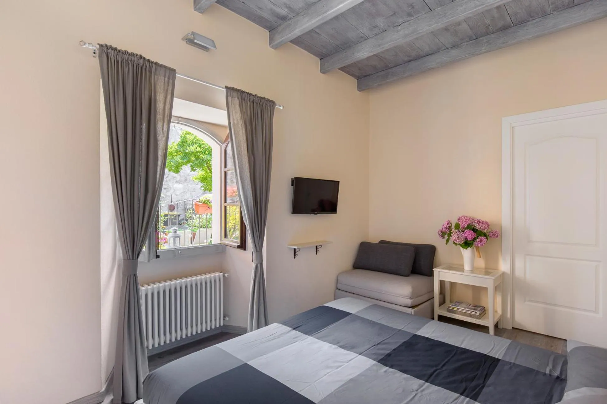 Photo of the whole room, Bed in B&B Magnolia