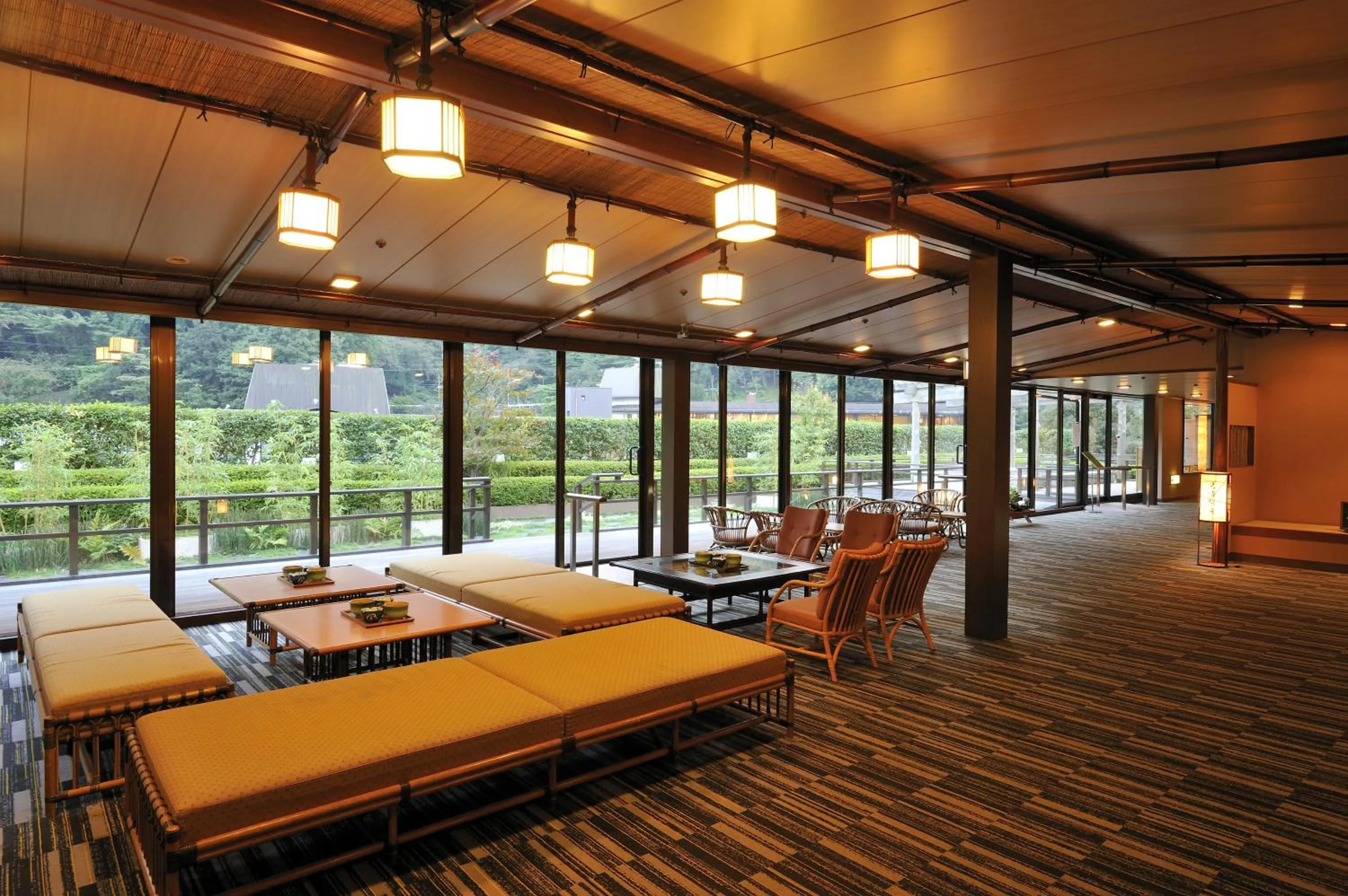 Communal lounge/ TV room in Hotel Okada