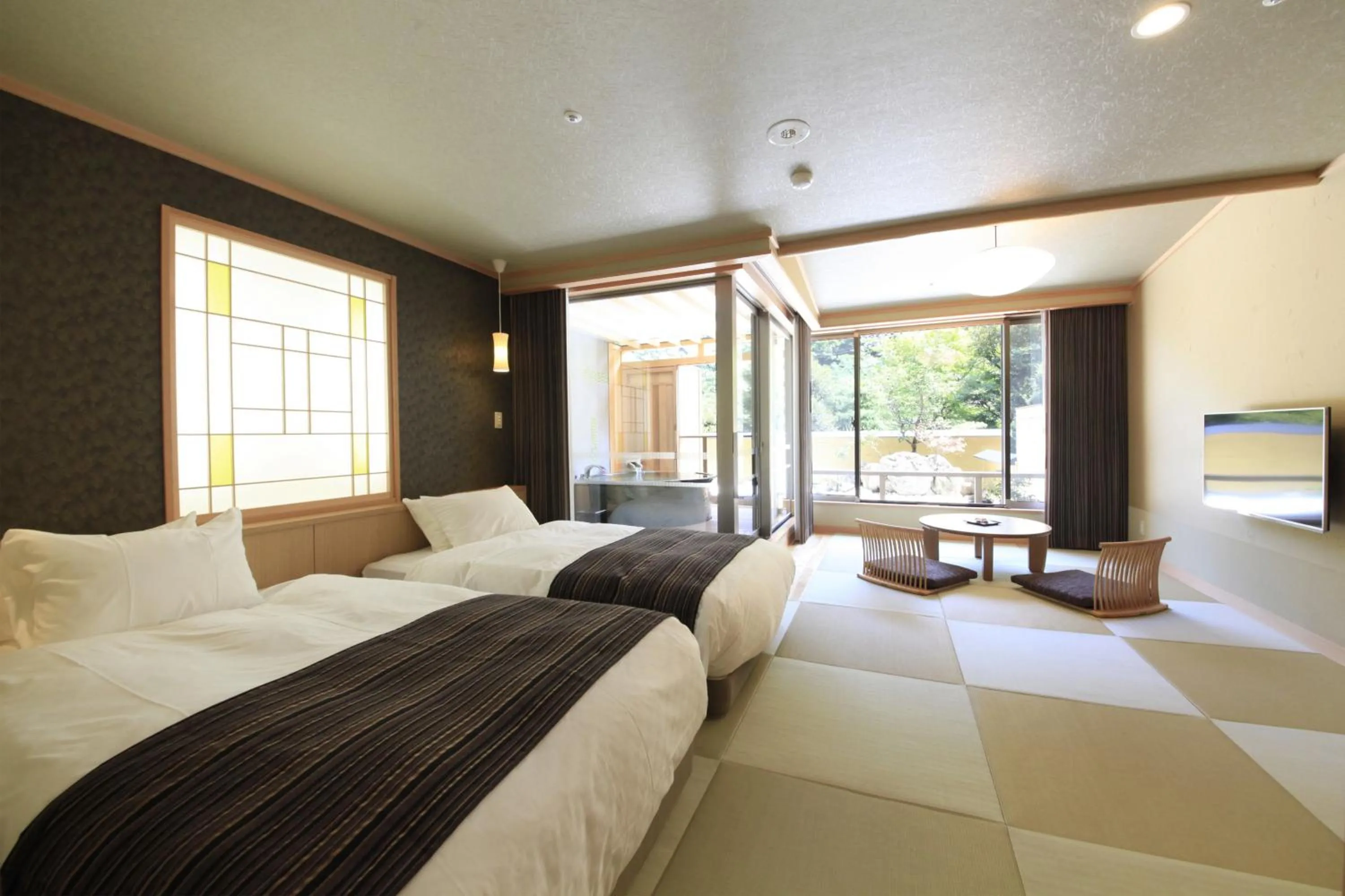 Living room, Bed in Hotel Okada
