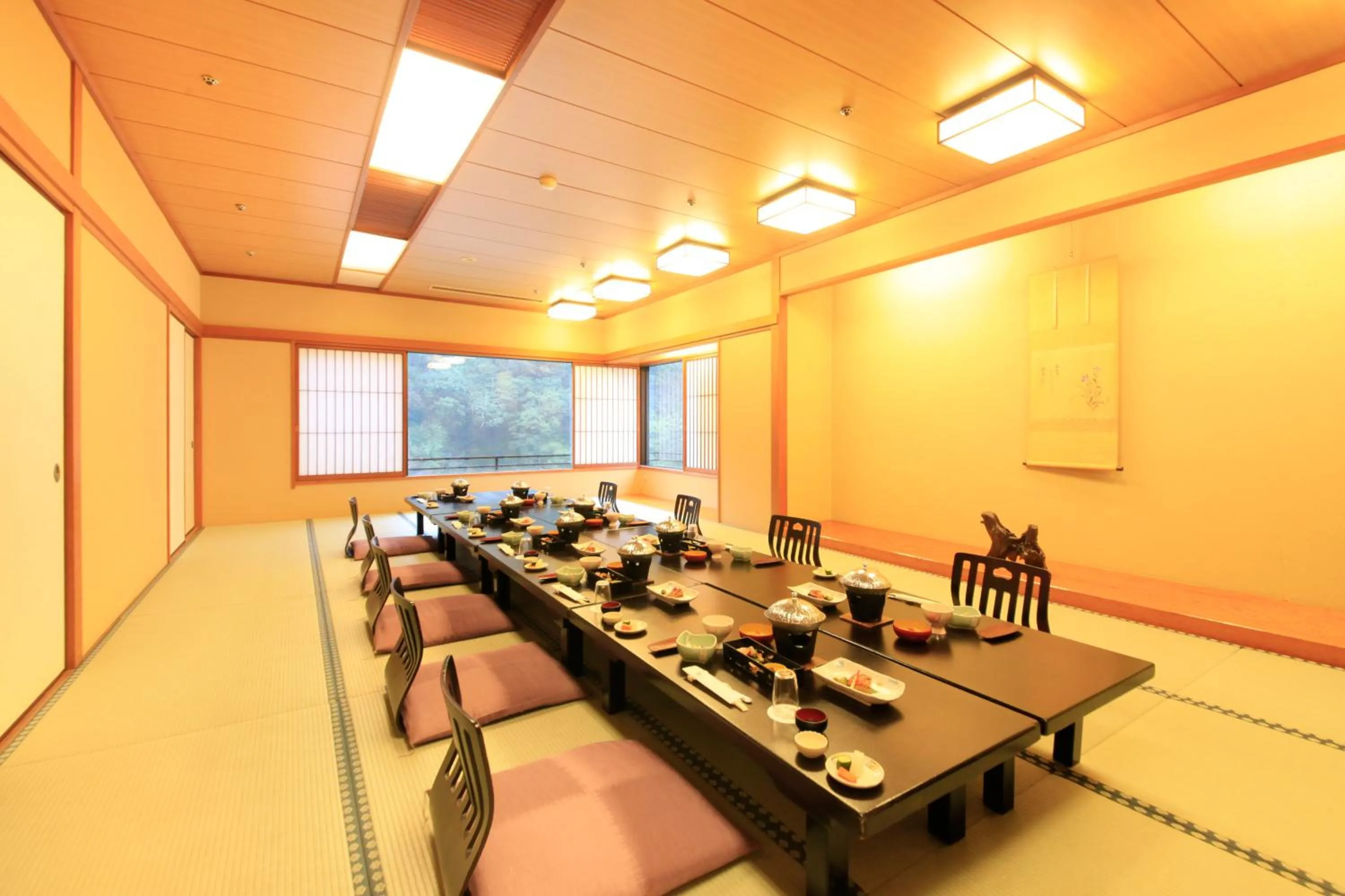 Business facilities in Hotel Okada