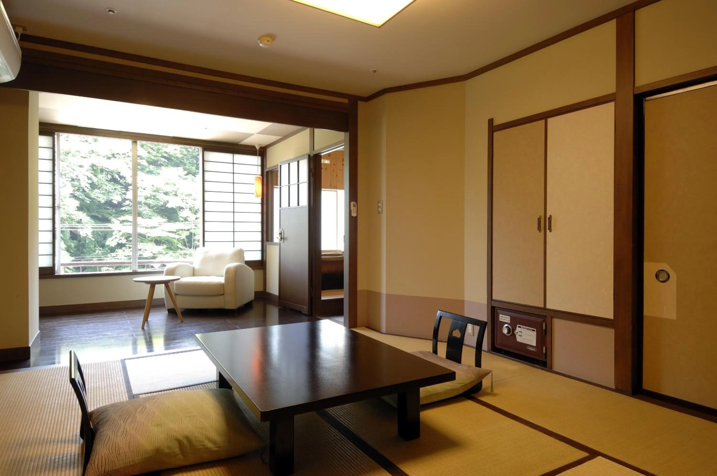 Photo of the whole room in Hotel Okada