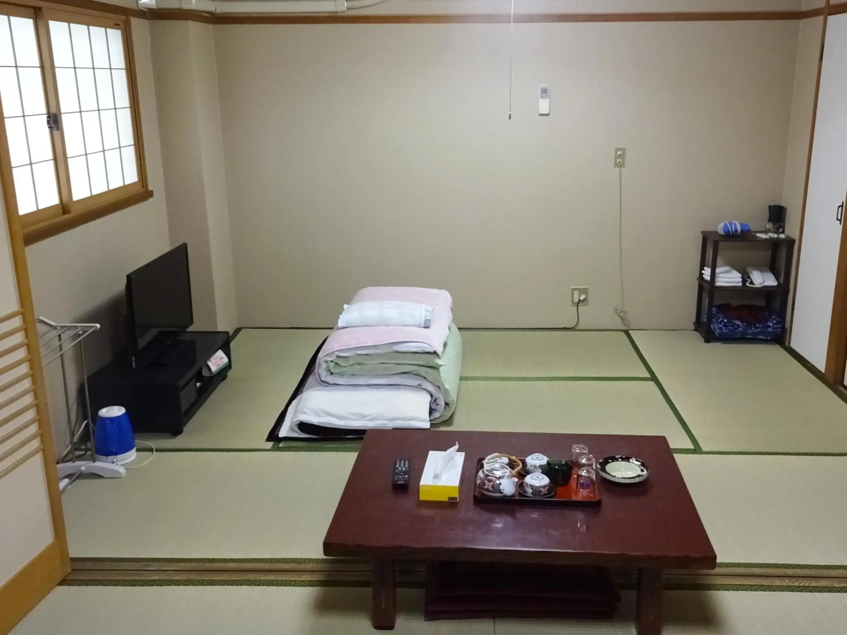 Photo of the whole room, Bed in Imazato Ryokan Photo of the whole room, Bed in Imazato Ryokan
