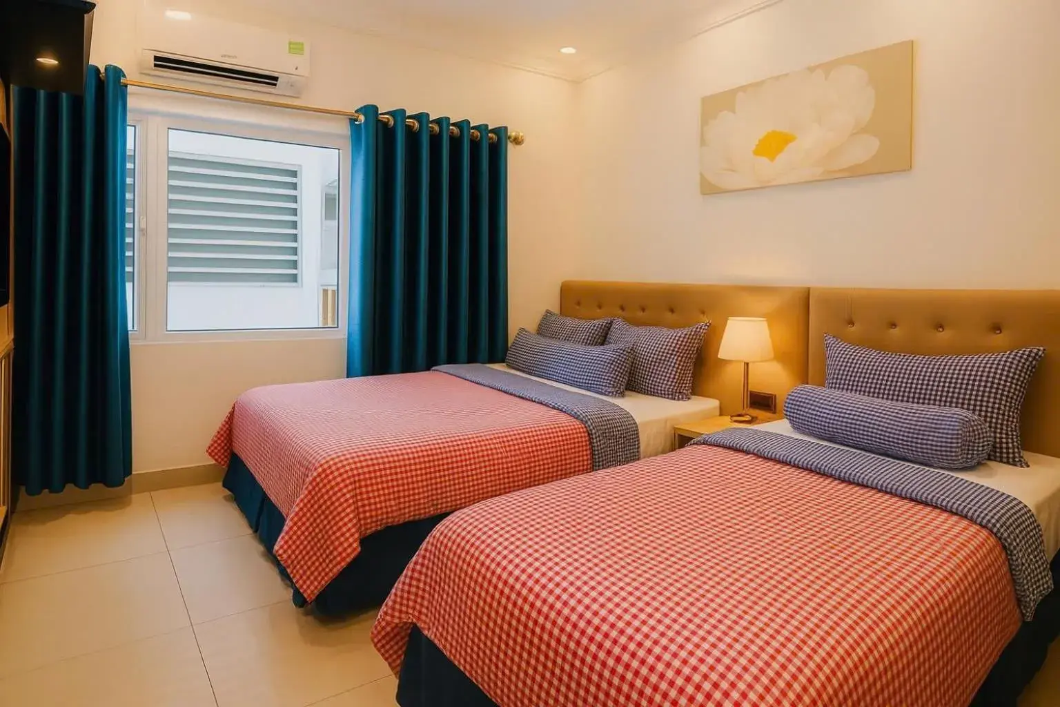 Superior Twin Room in Phan Anh Hotel - Bui Vien Walking Street Superior Twin Room in Phan Anh Hotel - Bui Vien Walking Street