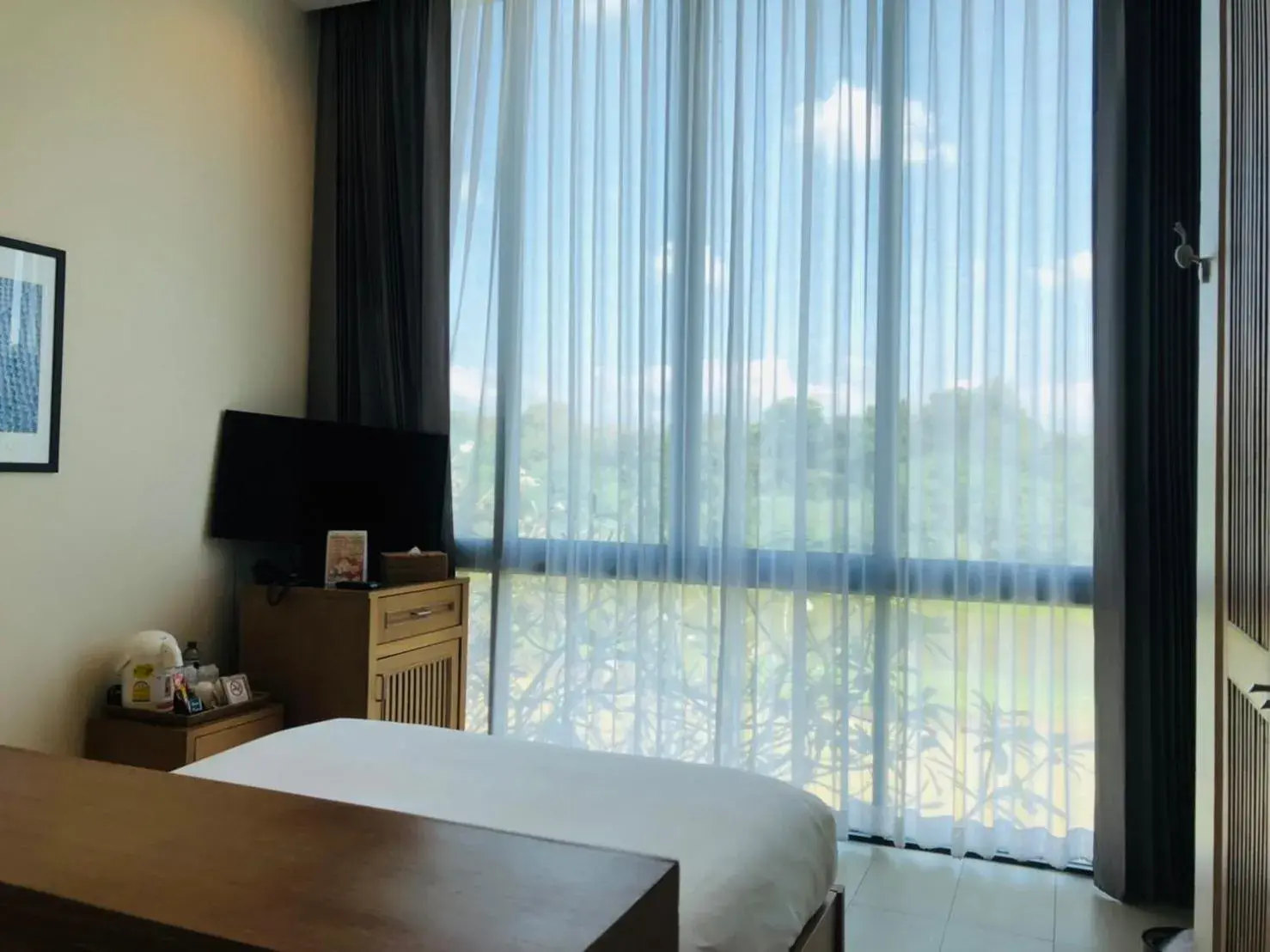 TV and multimedia, Bed in Zensala Riverpark Resort-SHA Extra Plus TV and multimedia, Bed in Zensala Riverpark Resort-SHA Extra Plus