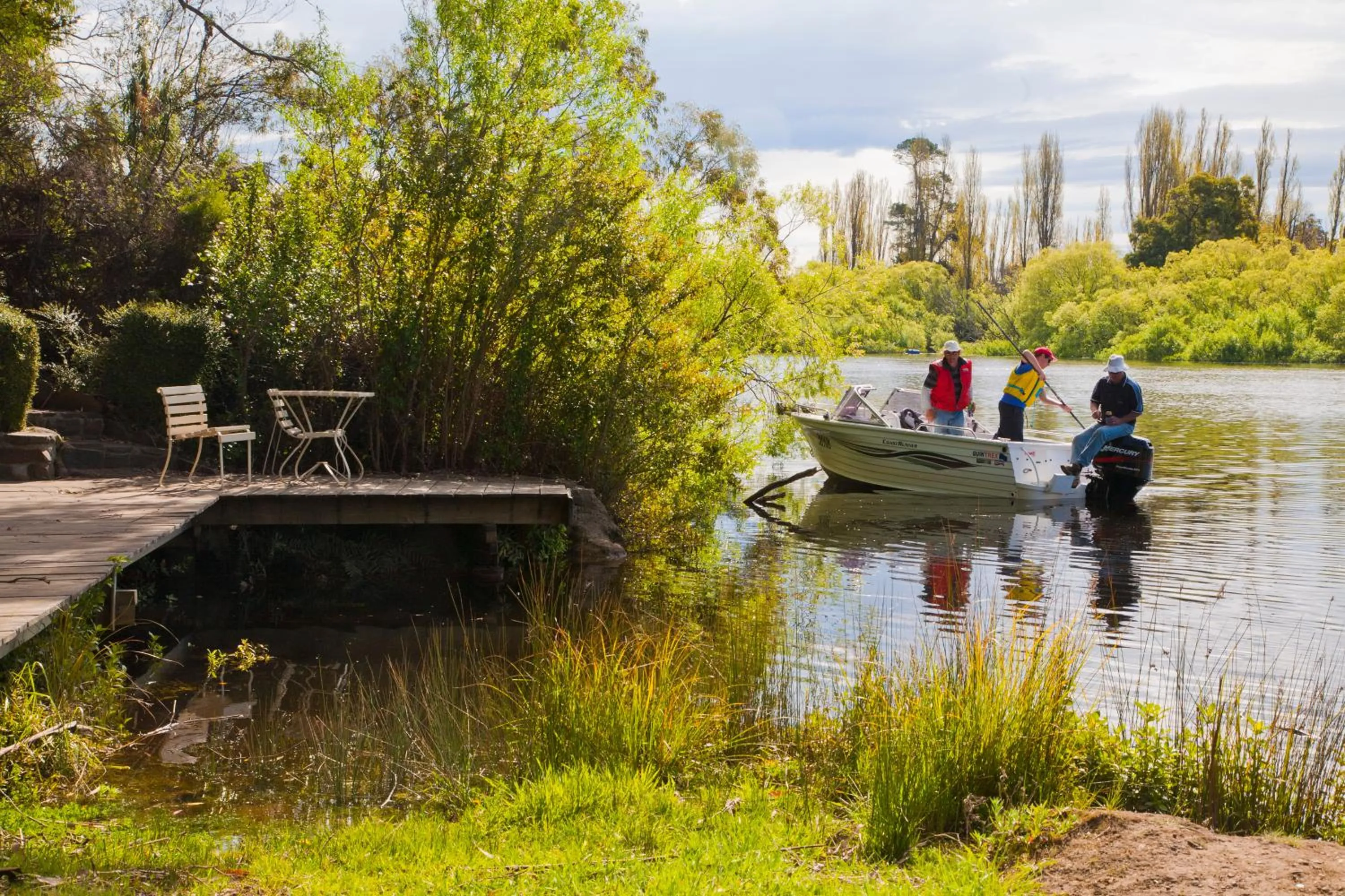 The Shingles Riverside Cottages