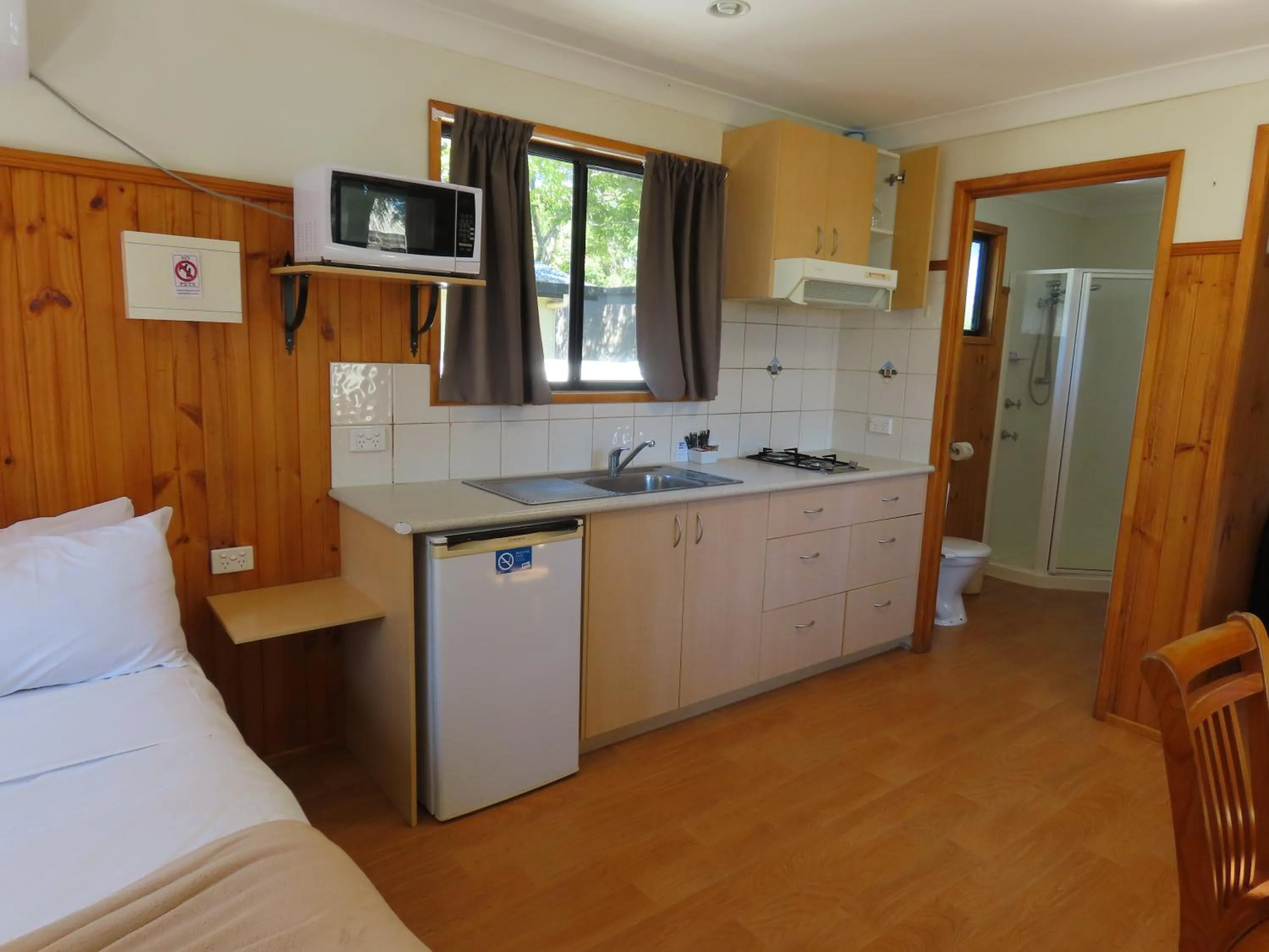 Kitchen or kitchenette in BIG4 Toowoomba Garden City Holiday Park