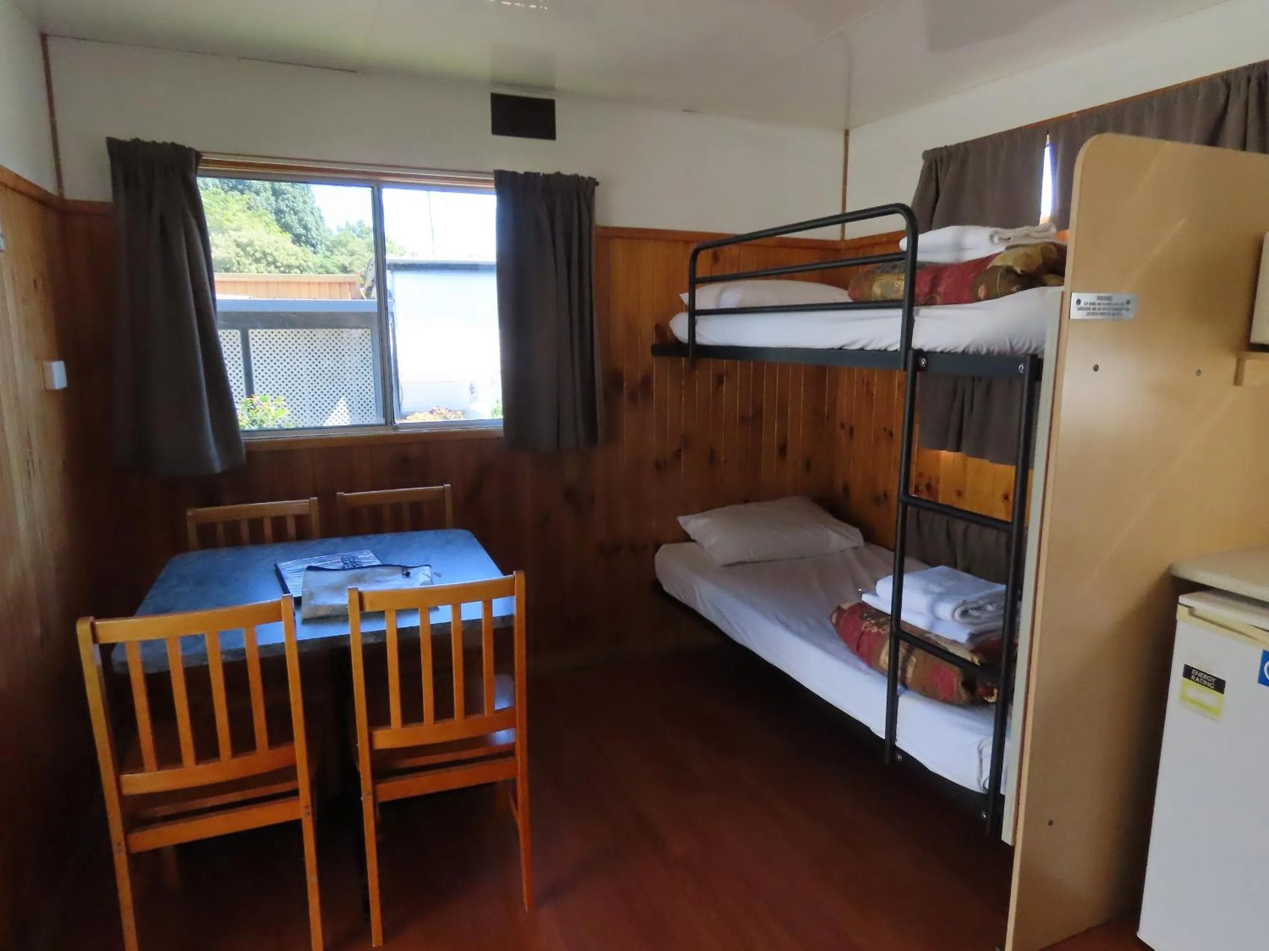 Dining area, Bed in BIG4 Toowoomba Garden City Holiday Park