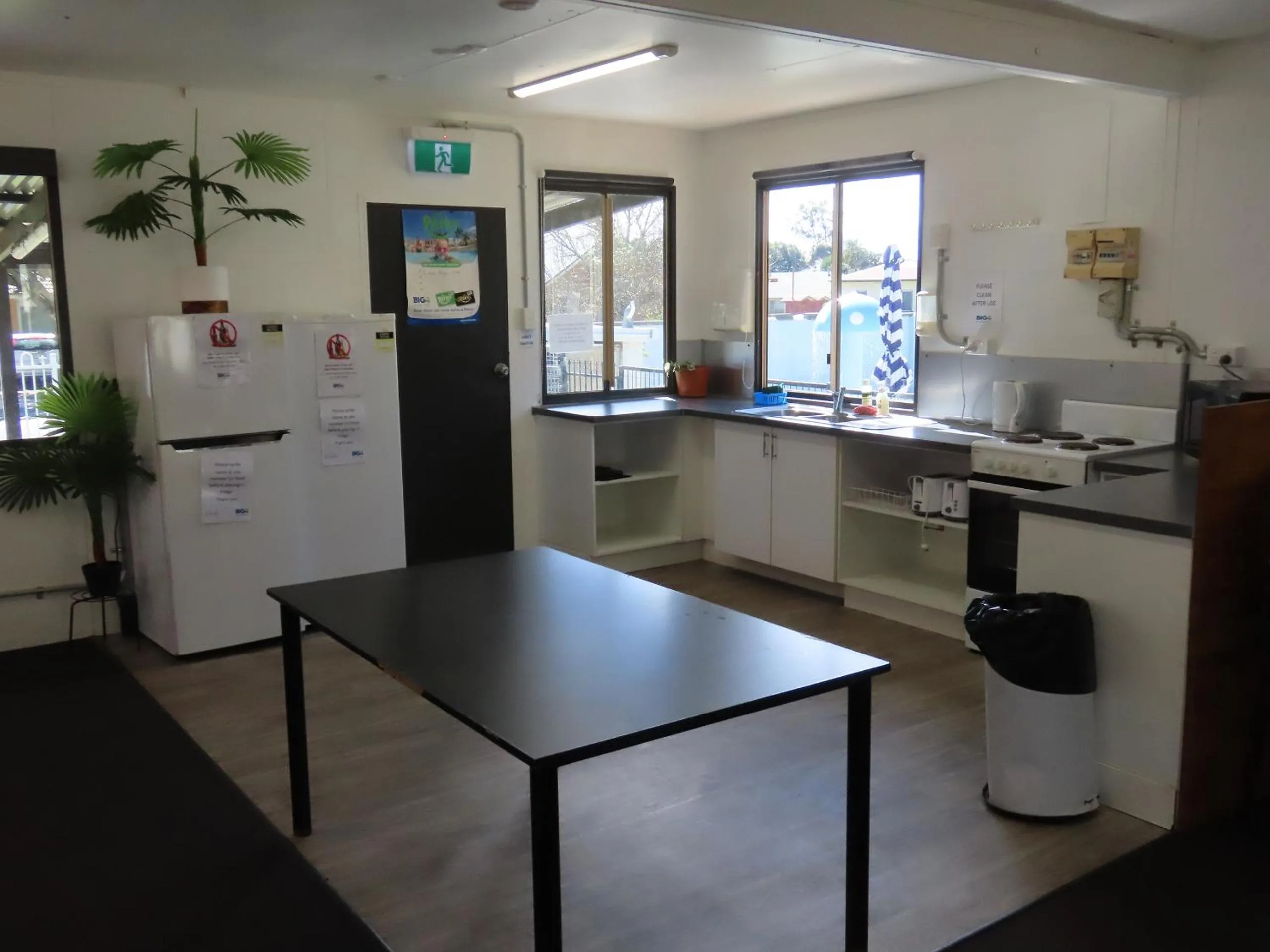 Kitchen or kitchenette in BIG4 Toowoomba Garden City Holiday Park