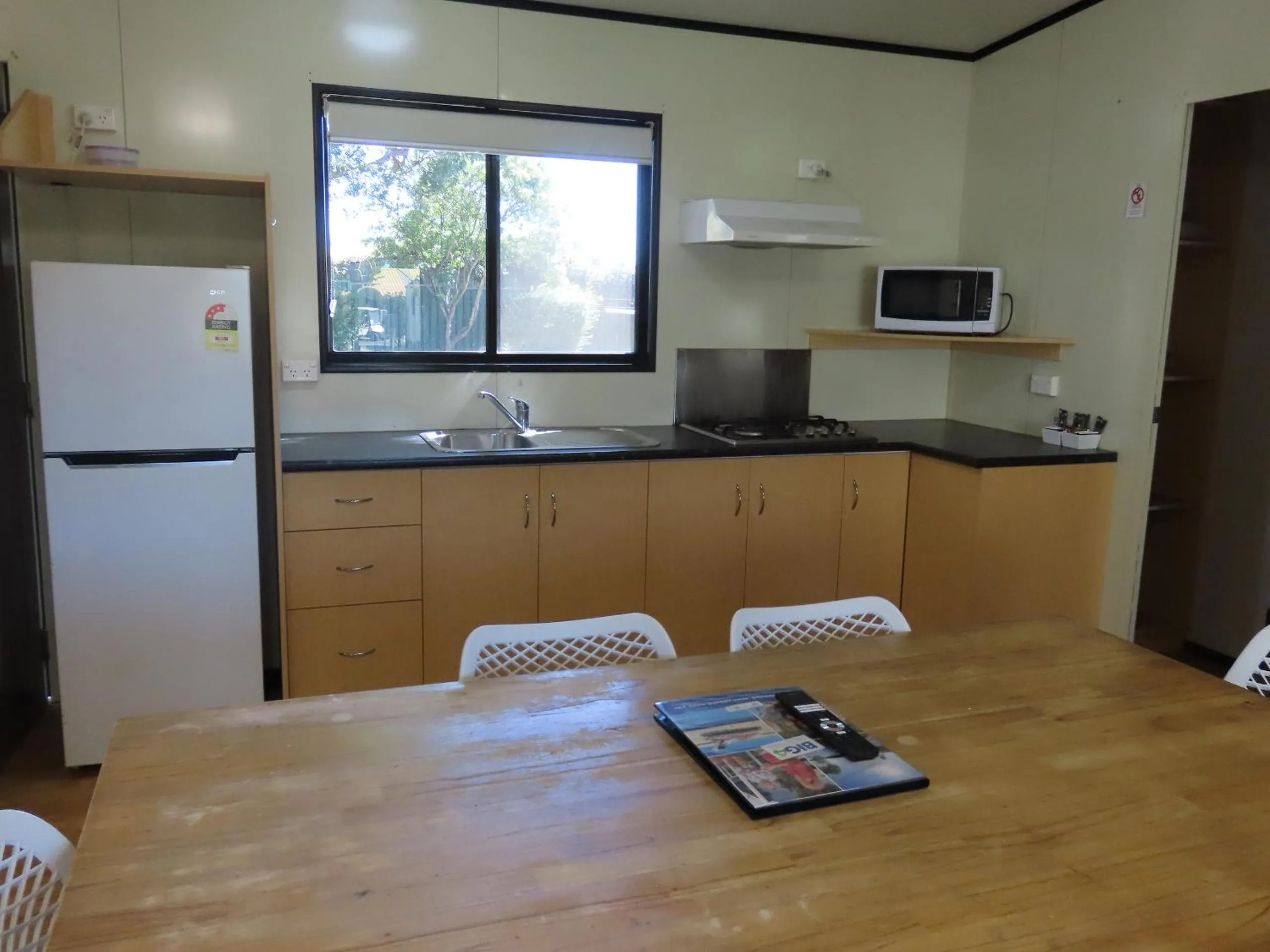 Kitchen or kitchenette in BIG4 Toowoomba Garden City Holiday Park