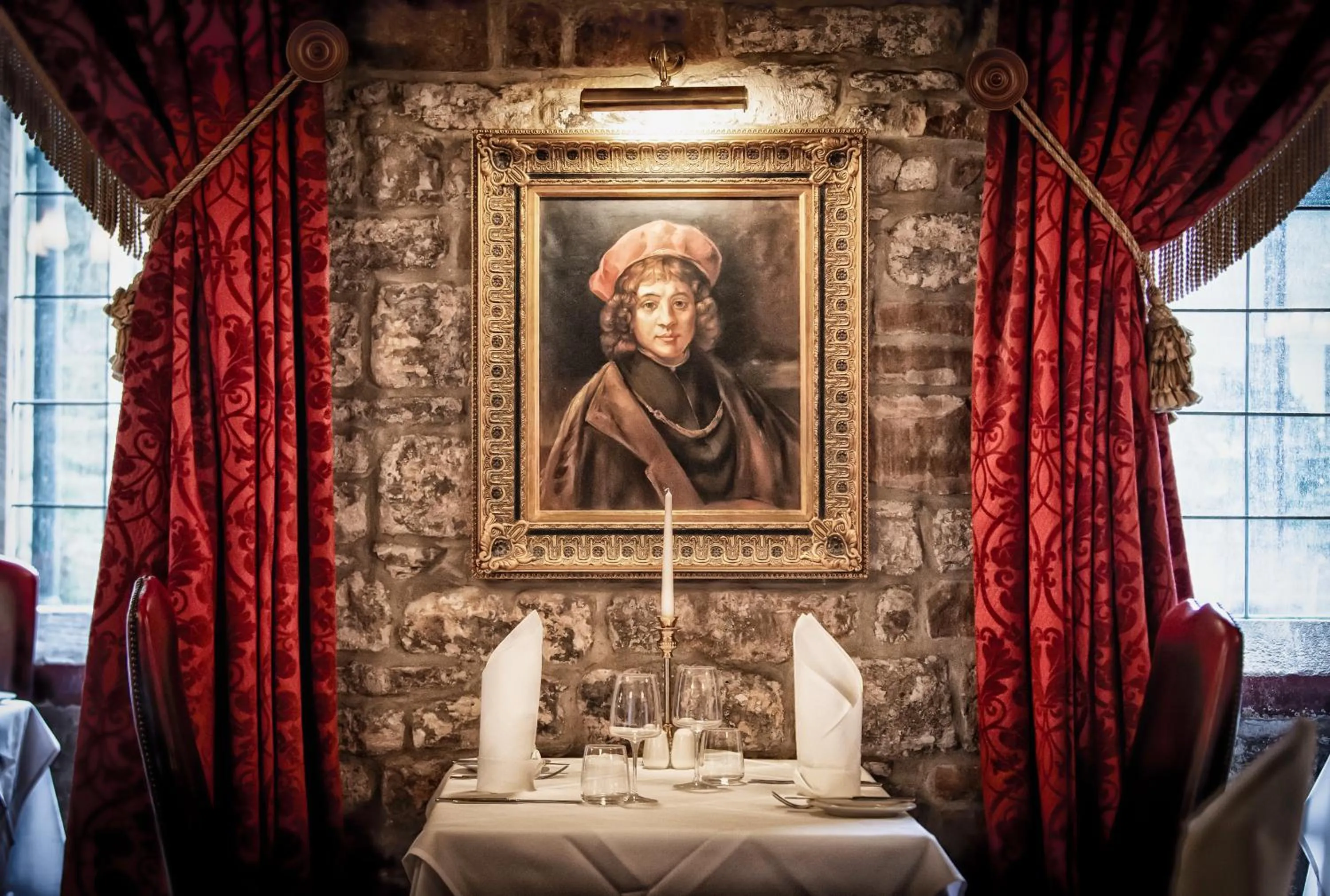 Restaurant/places to eat in Langley Castle Hotel