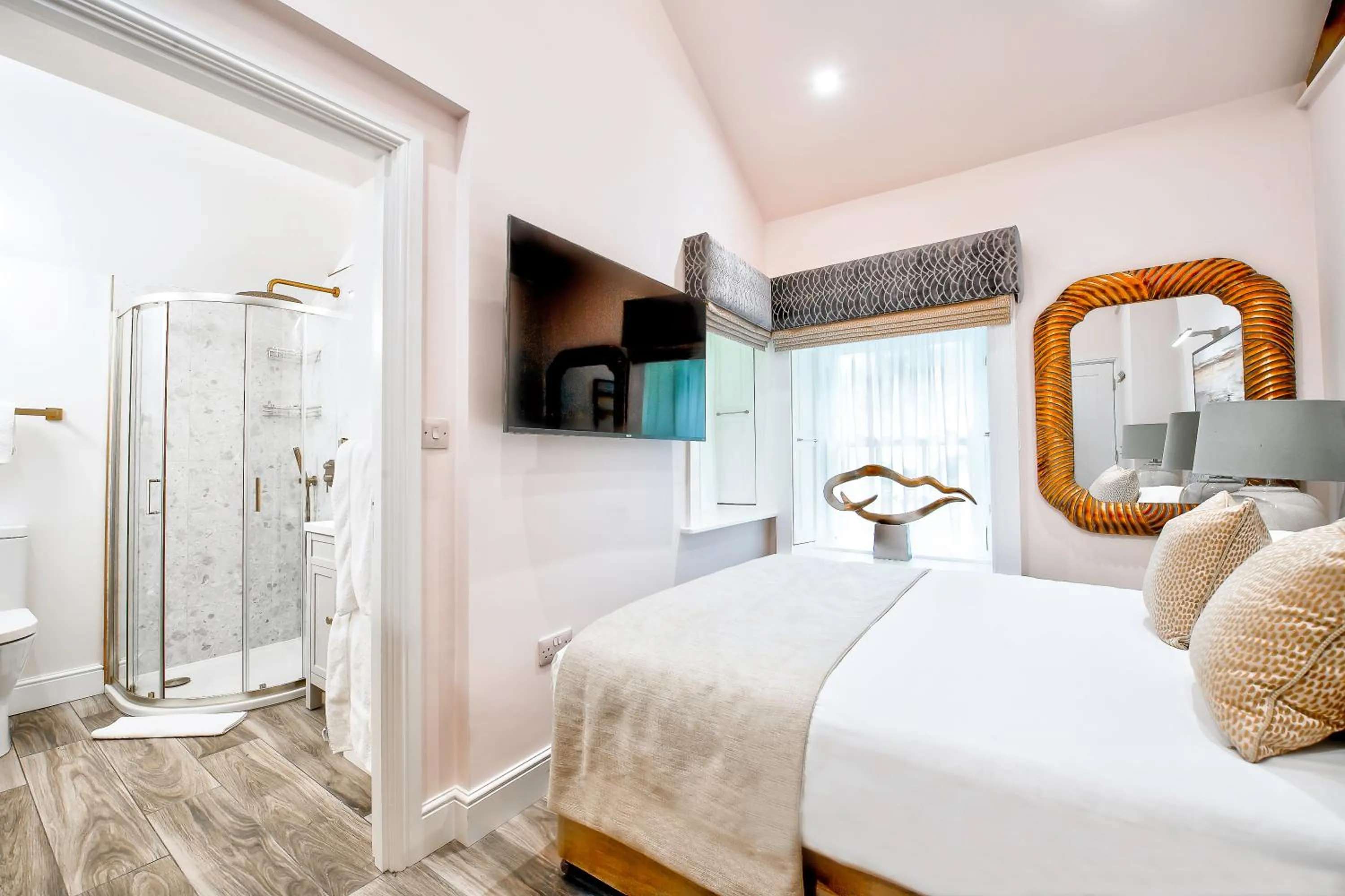 Shower, Bed in Langley Castle Hotel