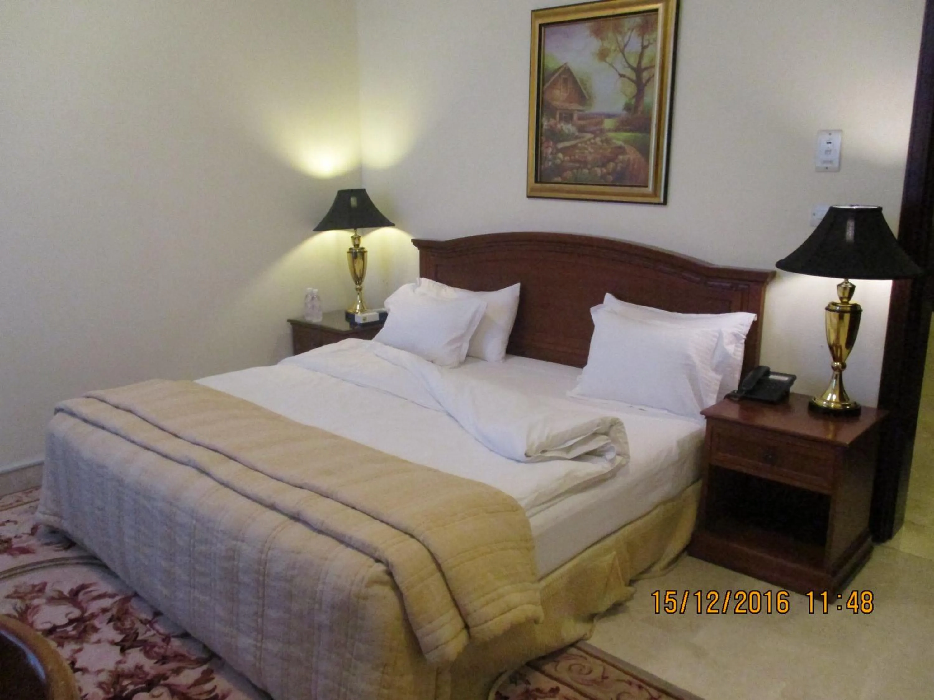 Bedroom, Bed in Issham Hotel